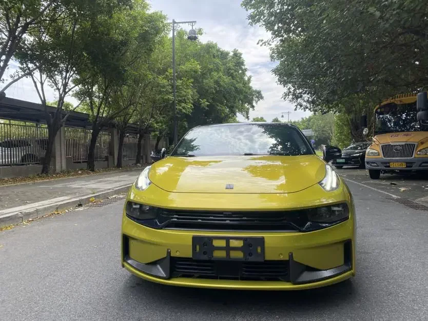 Lynk & Co 03