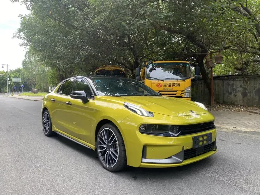 Lynk & Co 03
