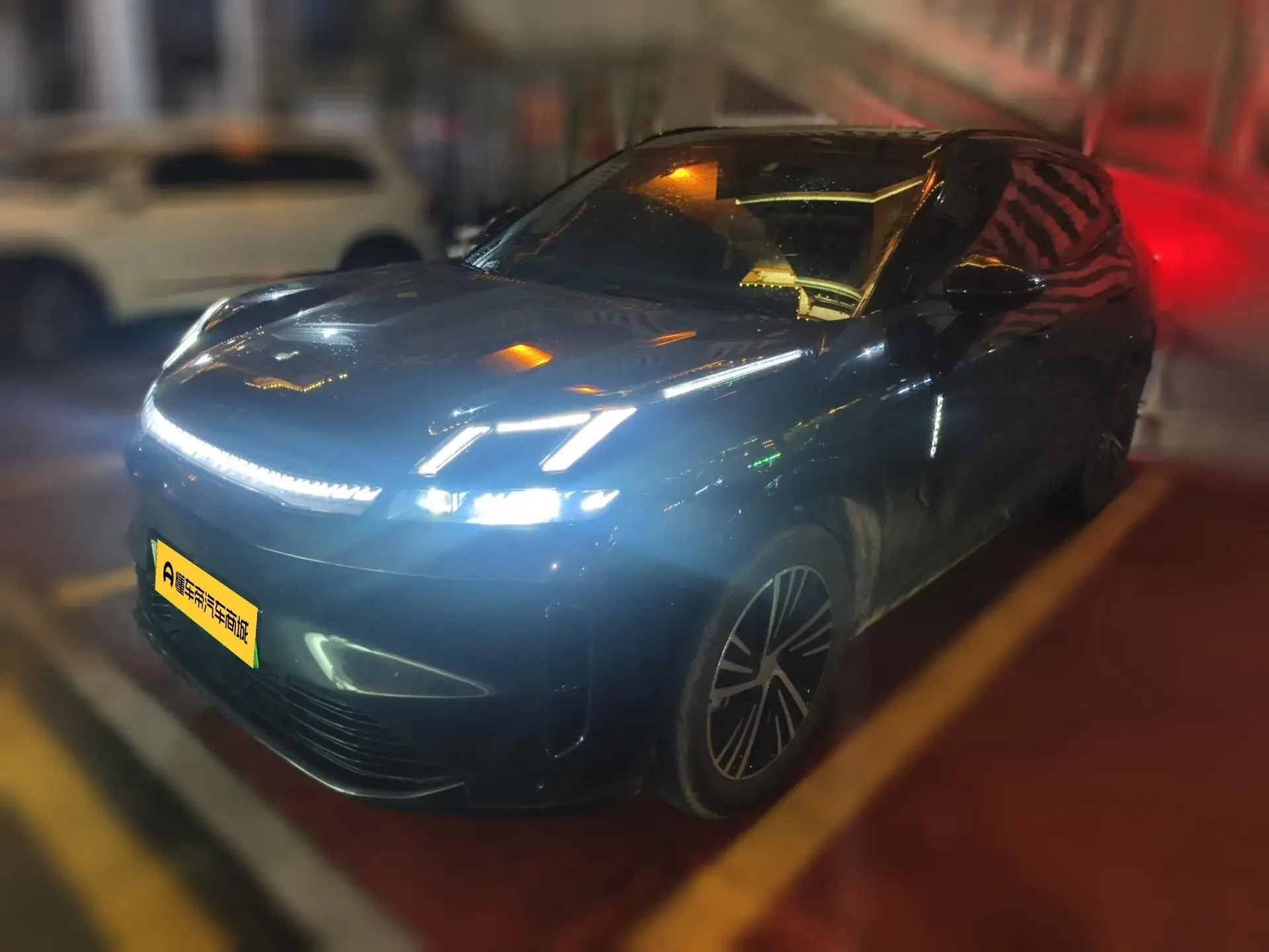 Lynk & Co 08 EM-P