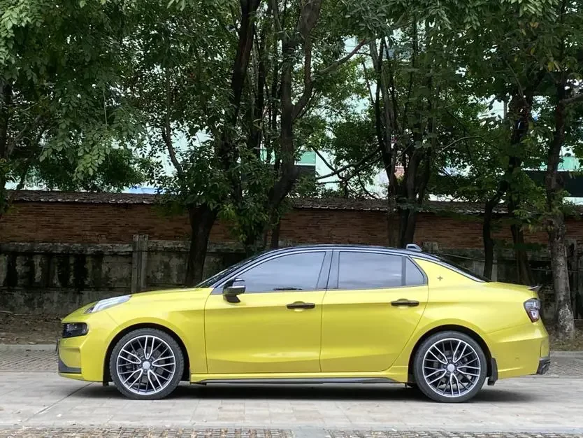Lynk & Co 03