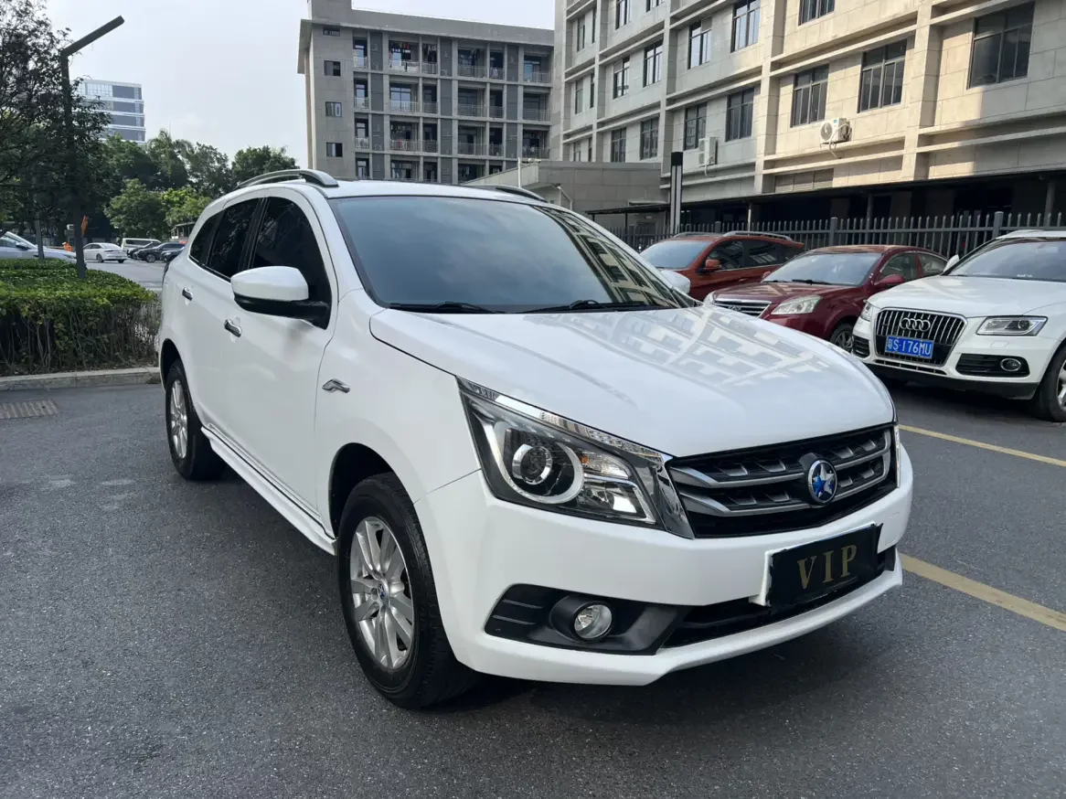 Kai Chen Venucia T70