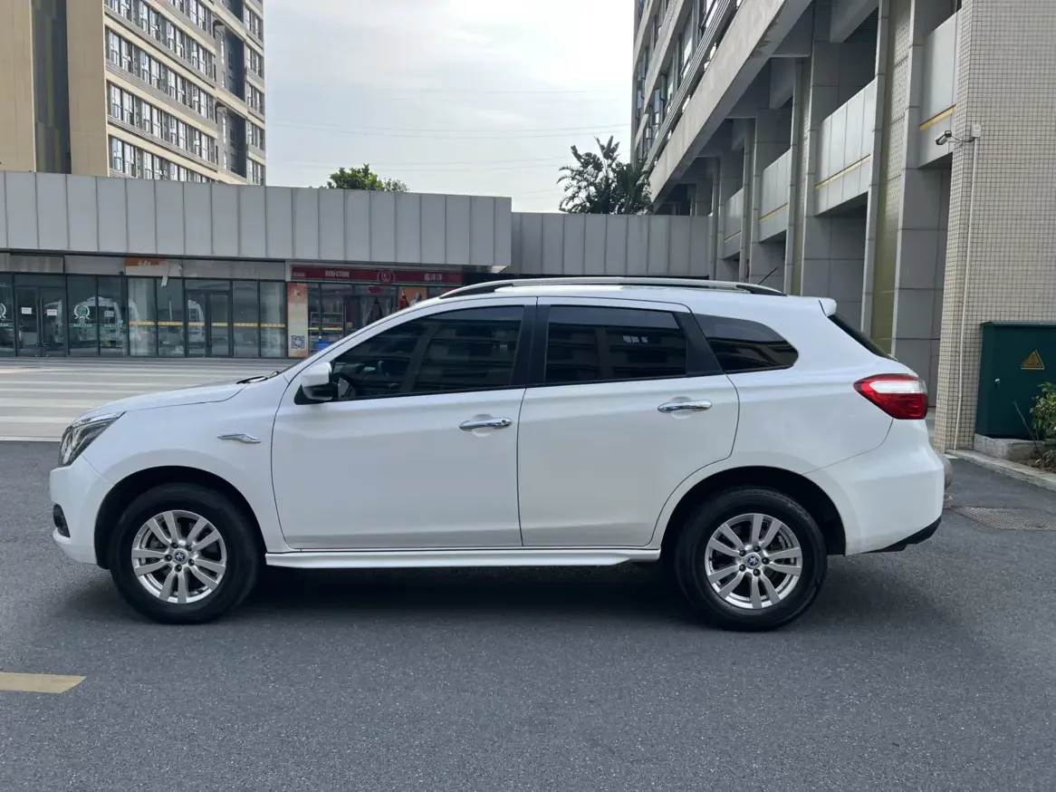 Kai Chen Venucia T70