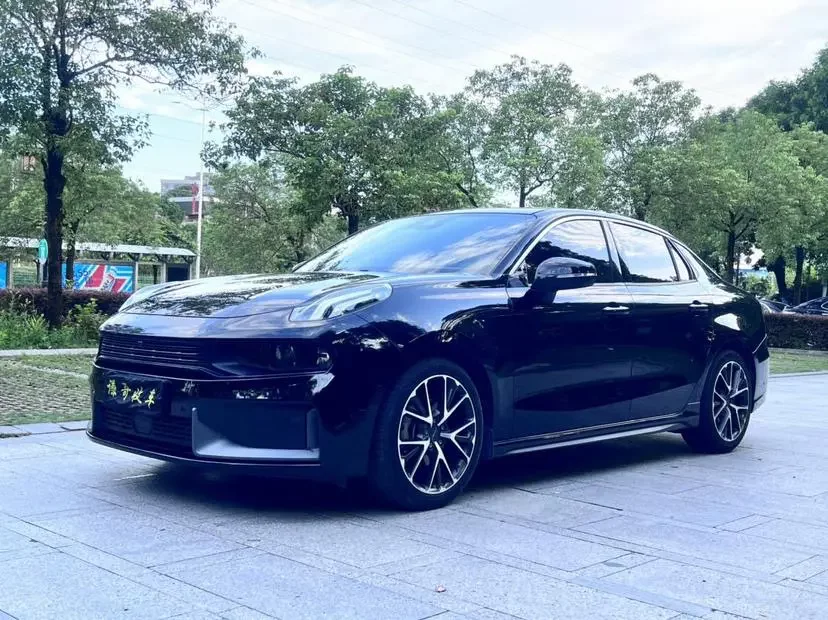 Lynk & Co 03