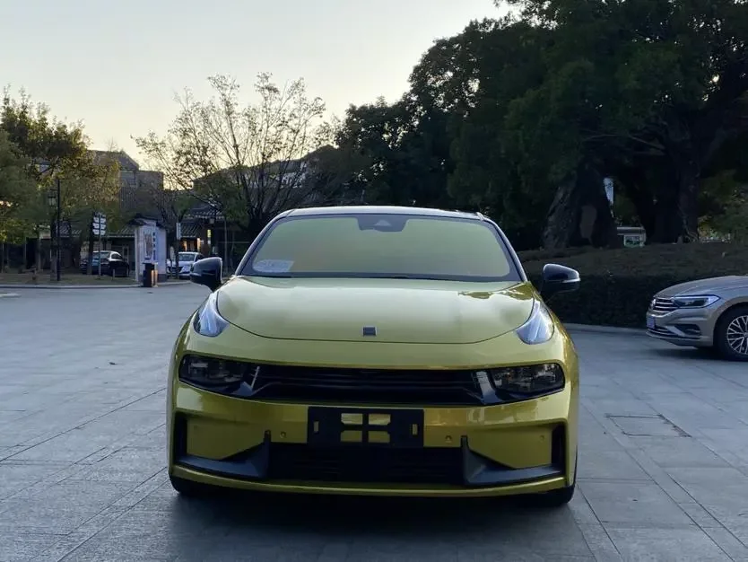 Lynk & Co 03