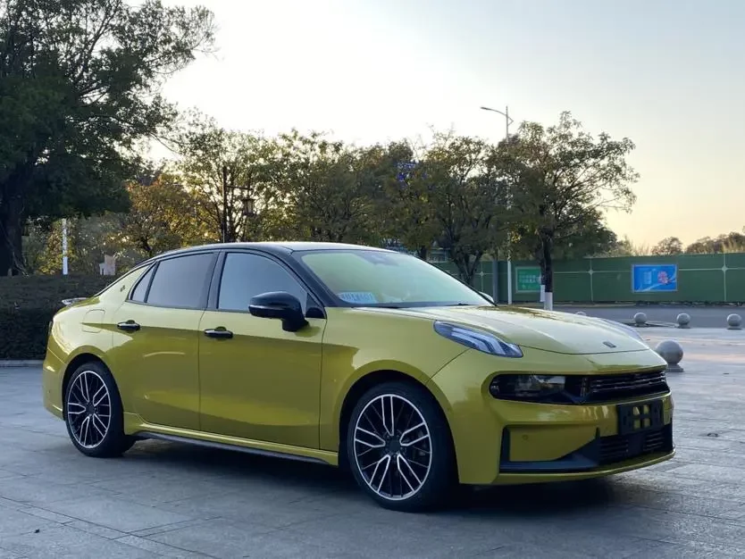 Lynk & Co 03