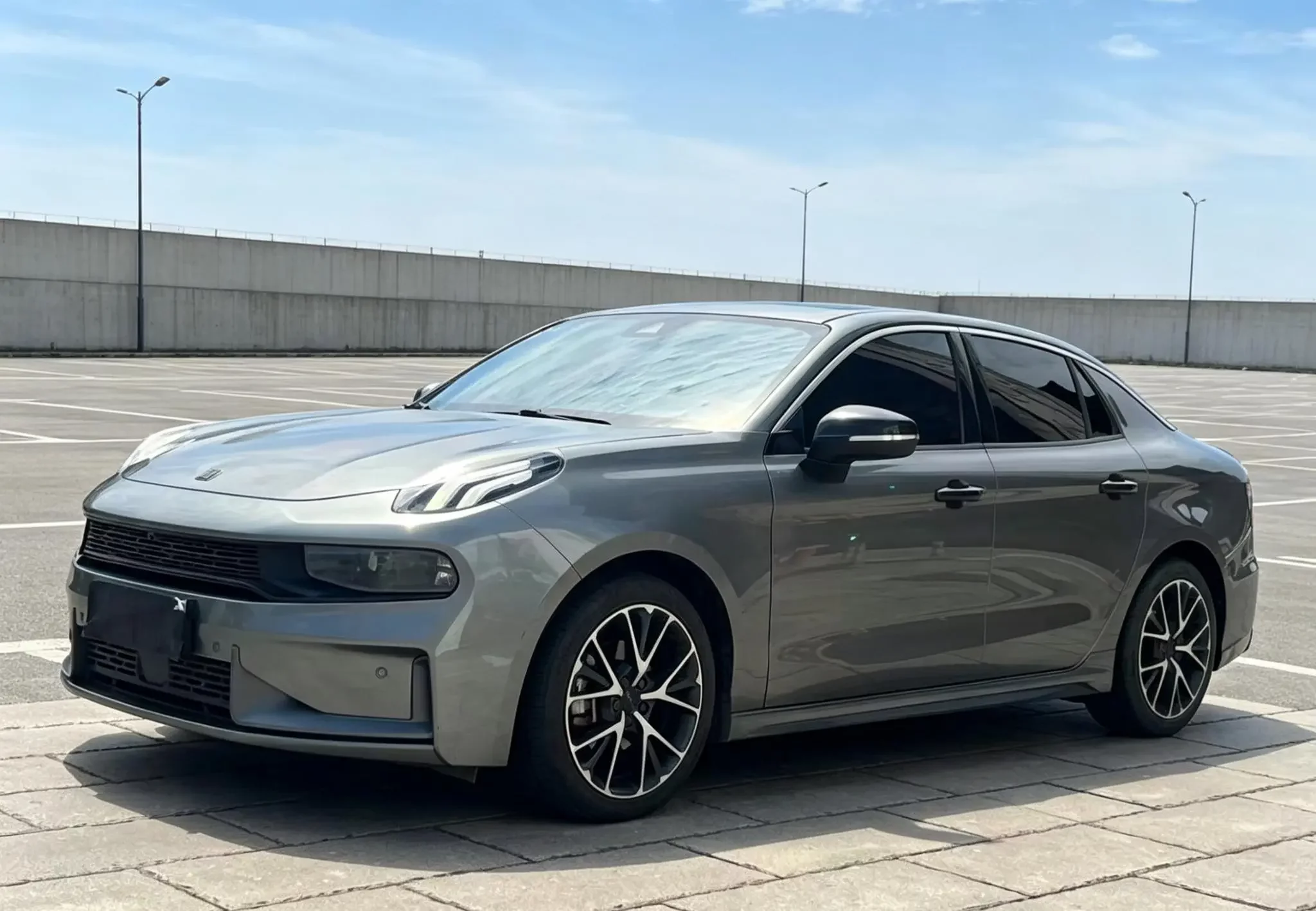 Lynk & Co 03