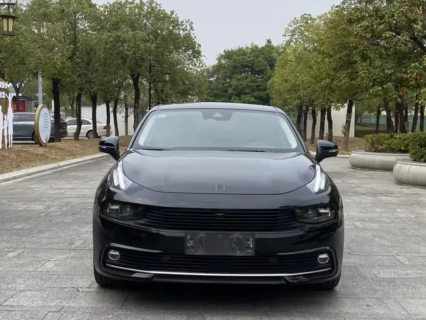 Lynk & Co 03