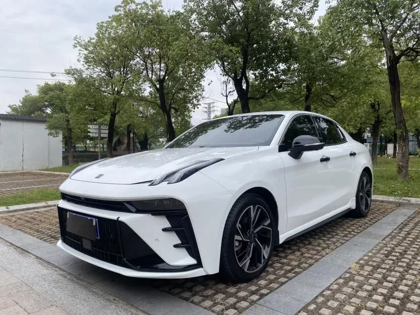 Lynk & Co 03