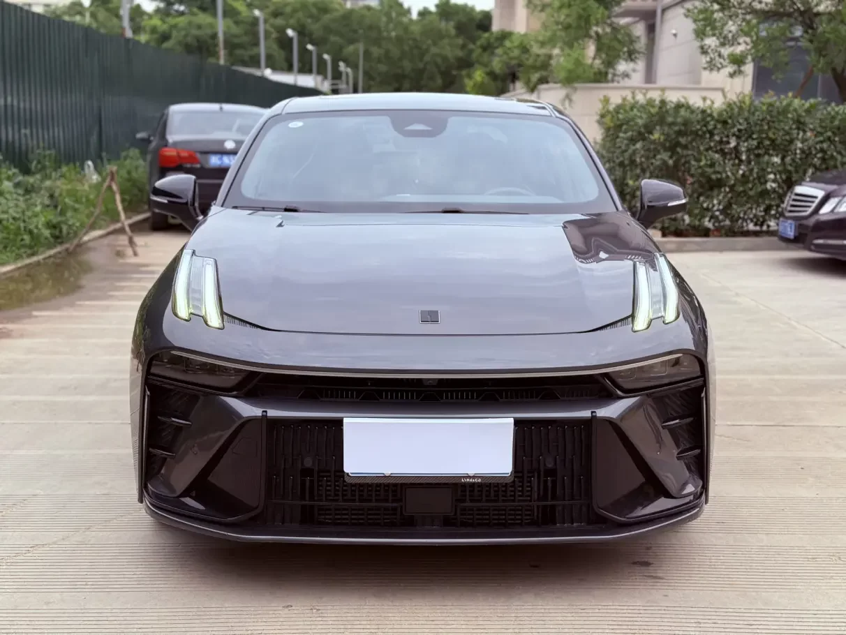 Lynk & Co 03