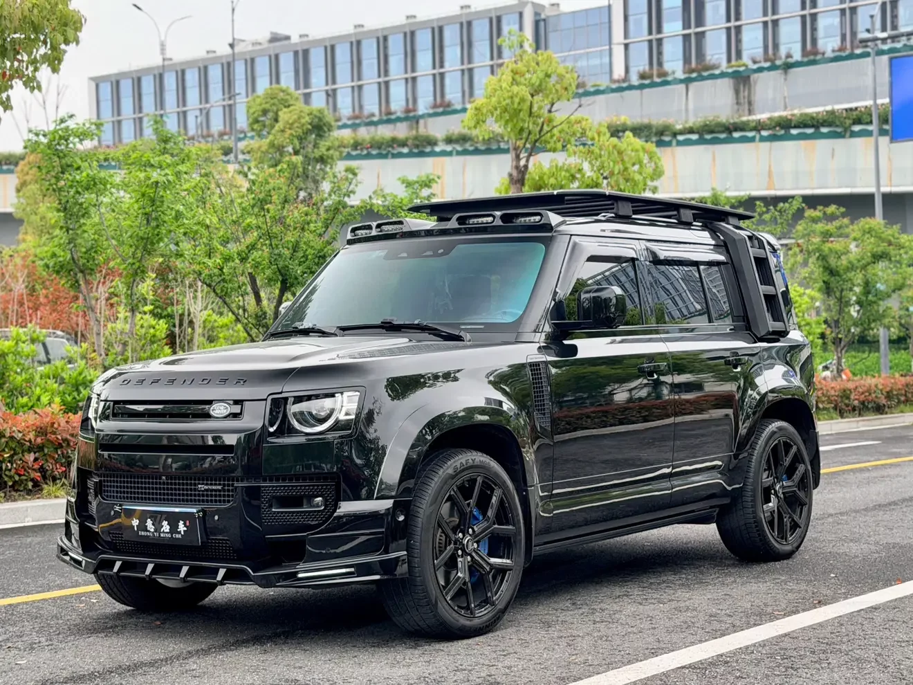 Land Rover guard