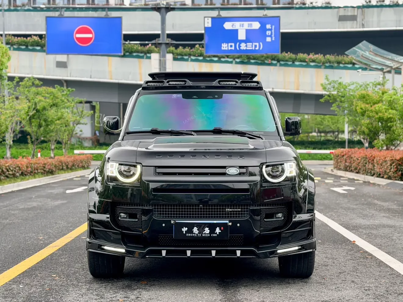 Land Rover guard