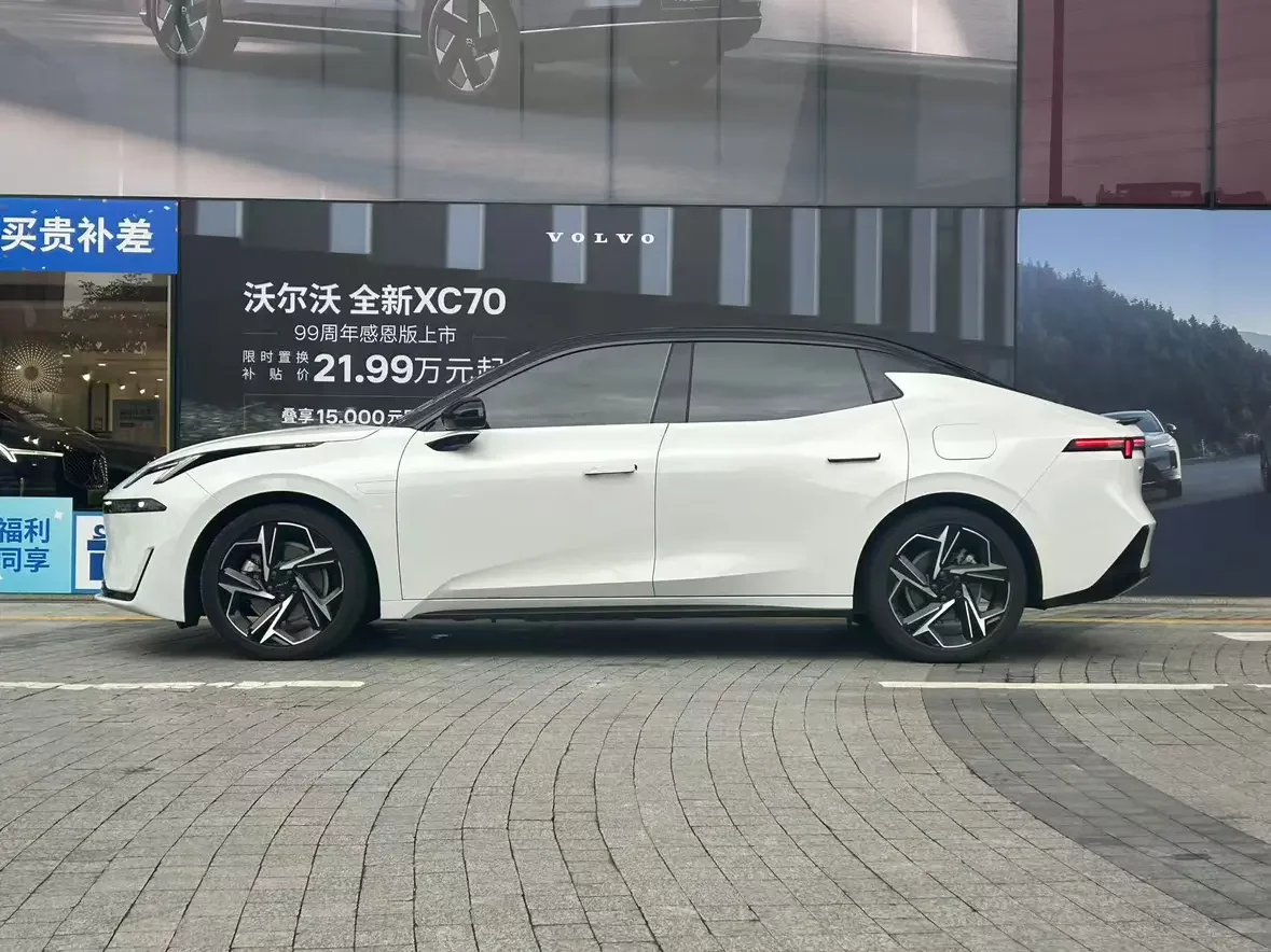 Lynk & Co 07 EM-P