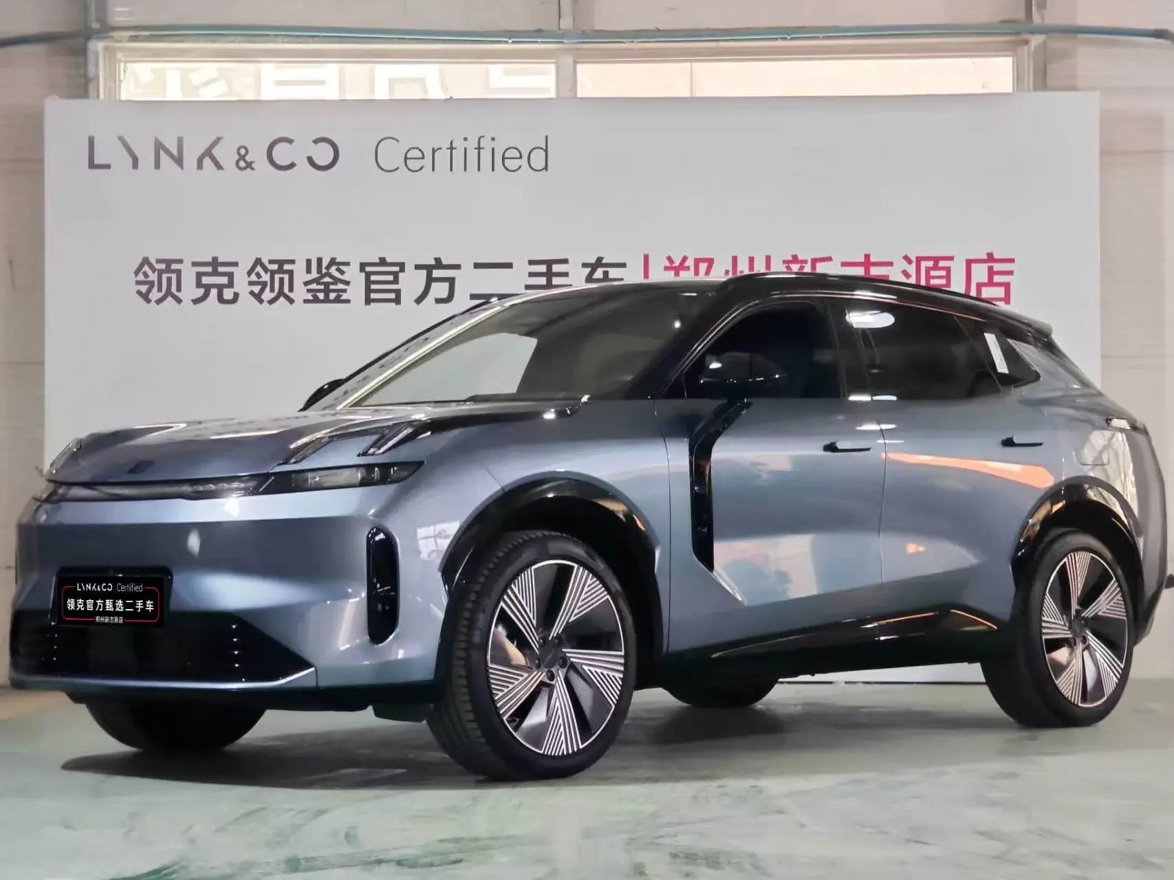 Lynk & Co 08 EM-P