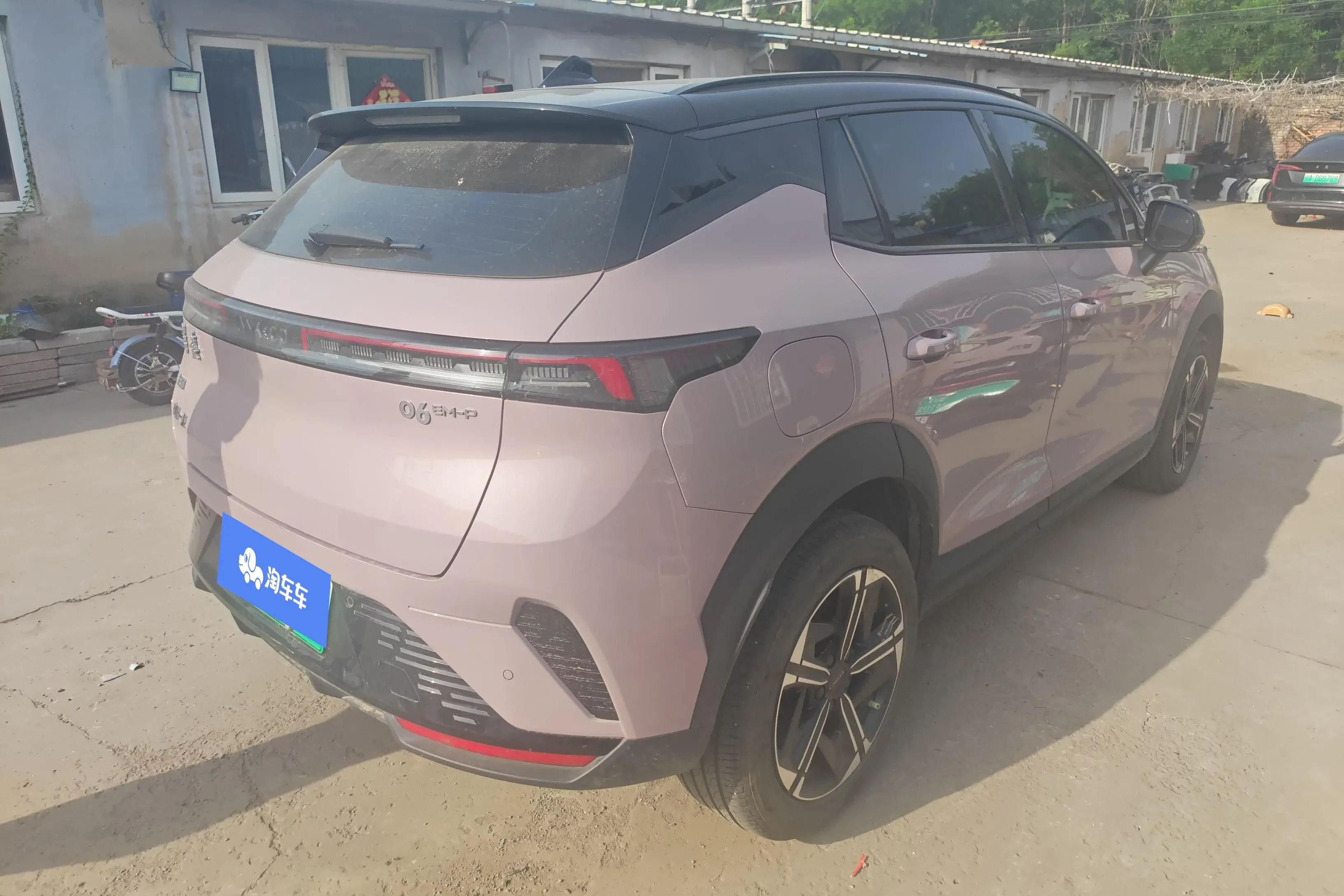 Lynk & Co 06 EM-P