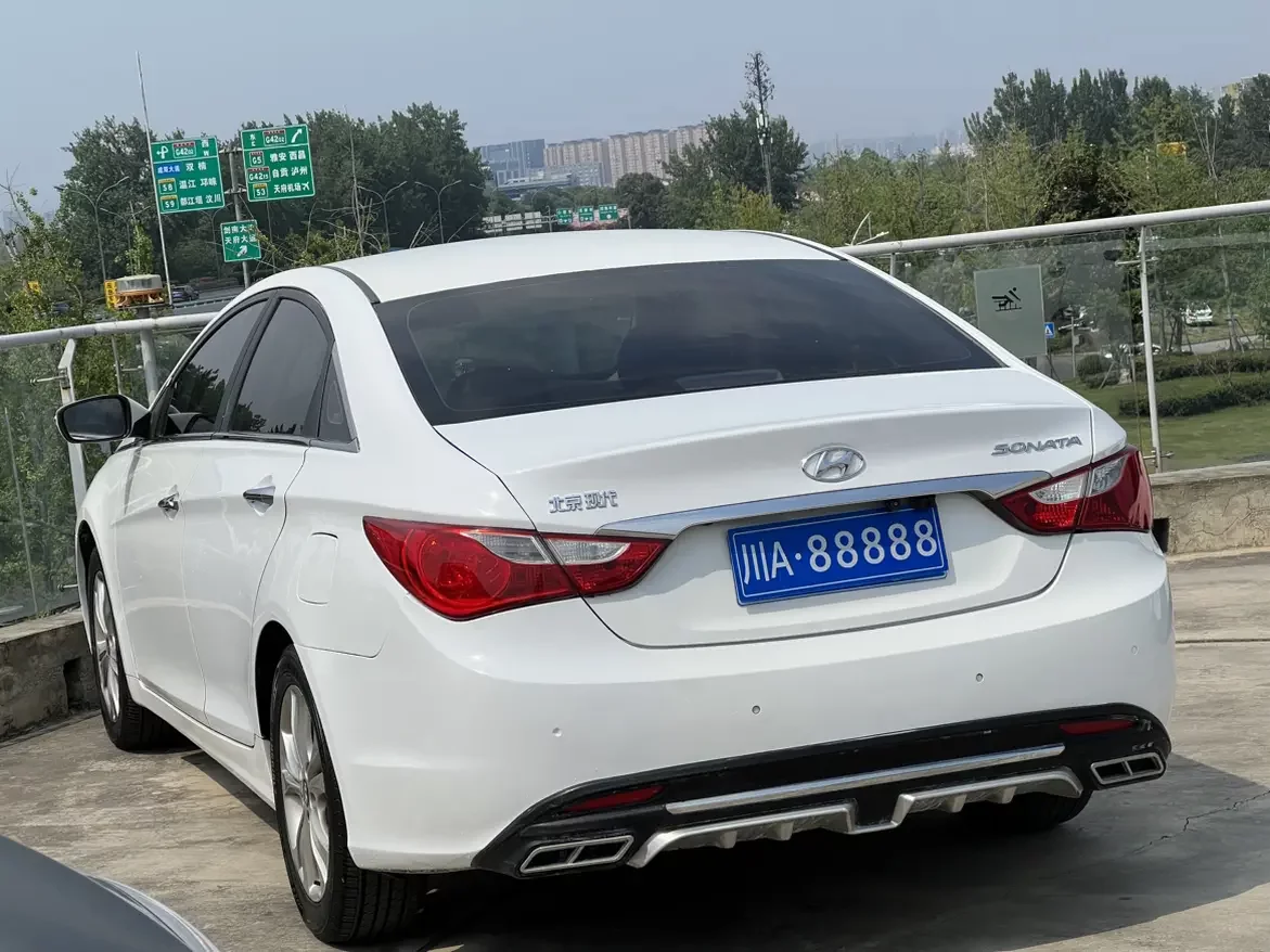 Hyundai sonata eight