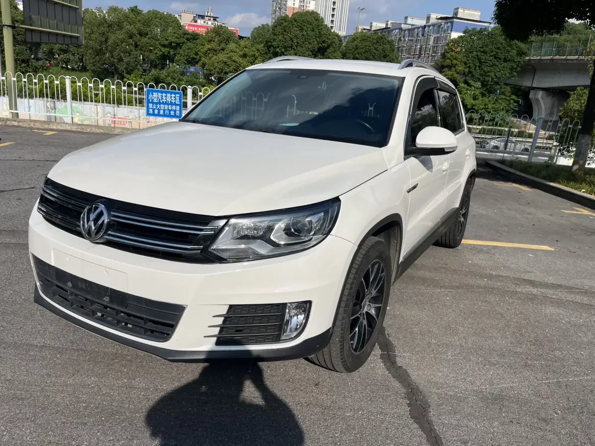 Volkswagen Tiguan (Tharu)