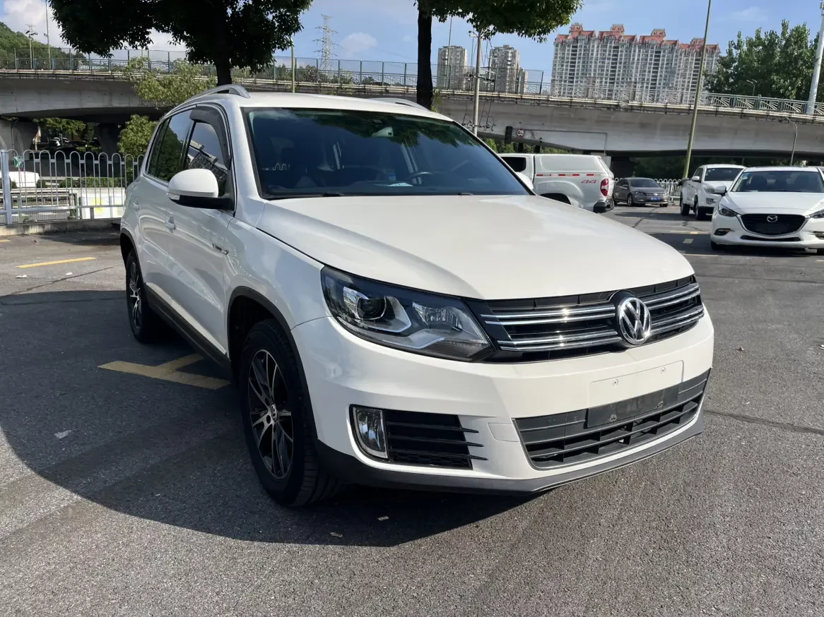 Volkswagen Tiguan (Tharu)