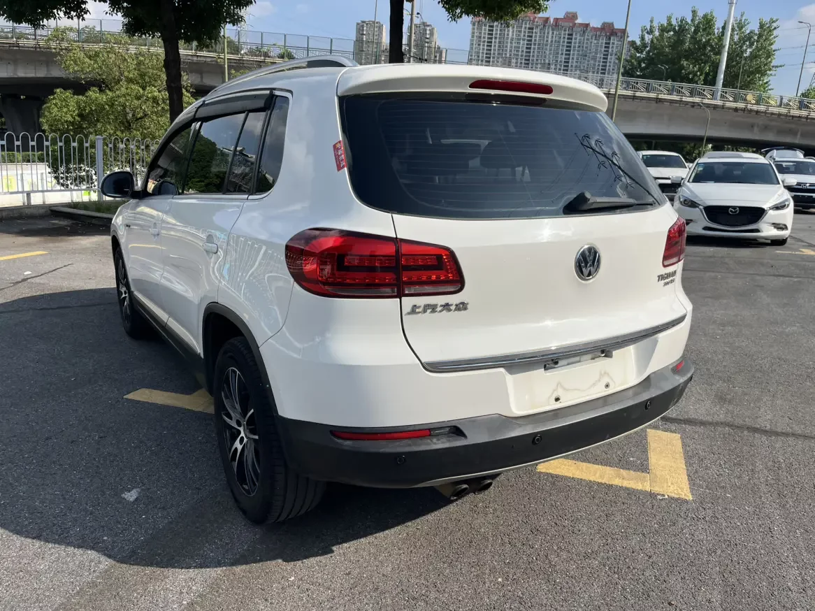 Volkswagen Tiguan (Tharu)