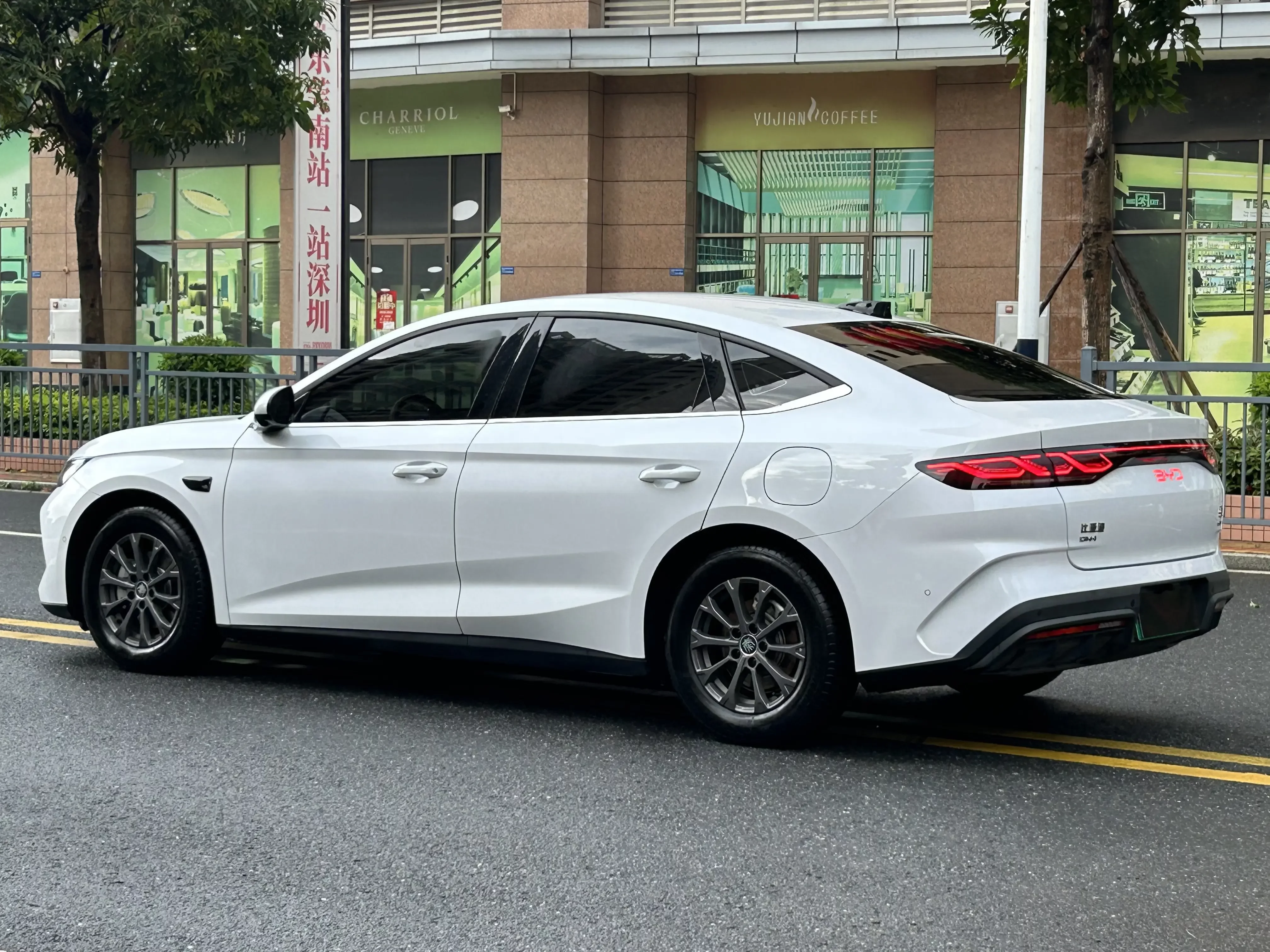 BYD Qin L DM