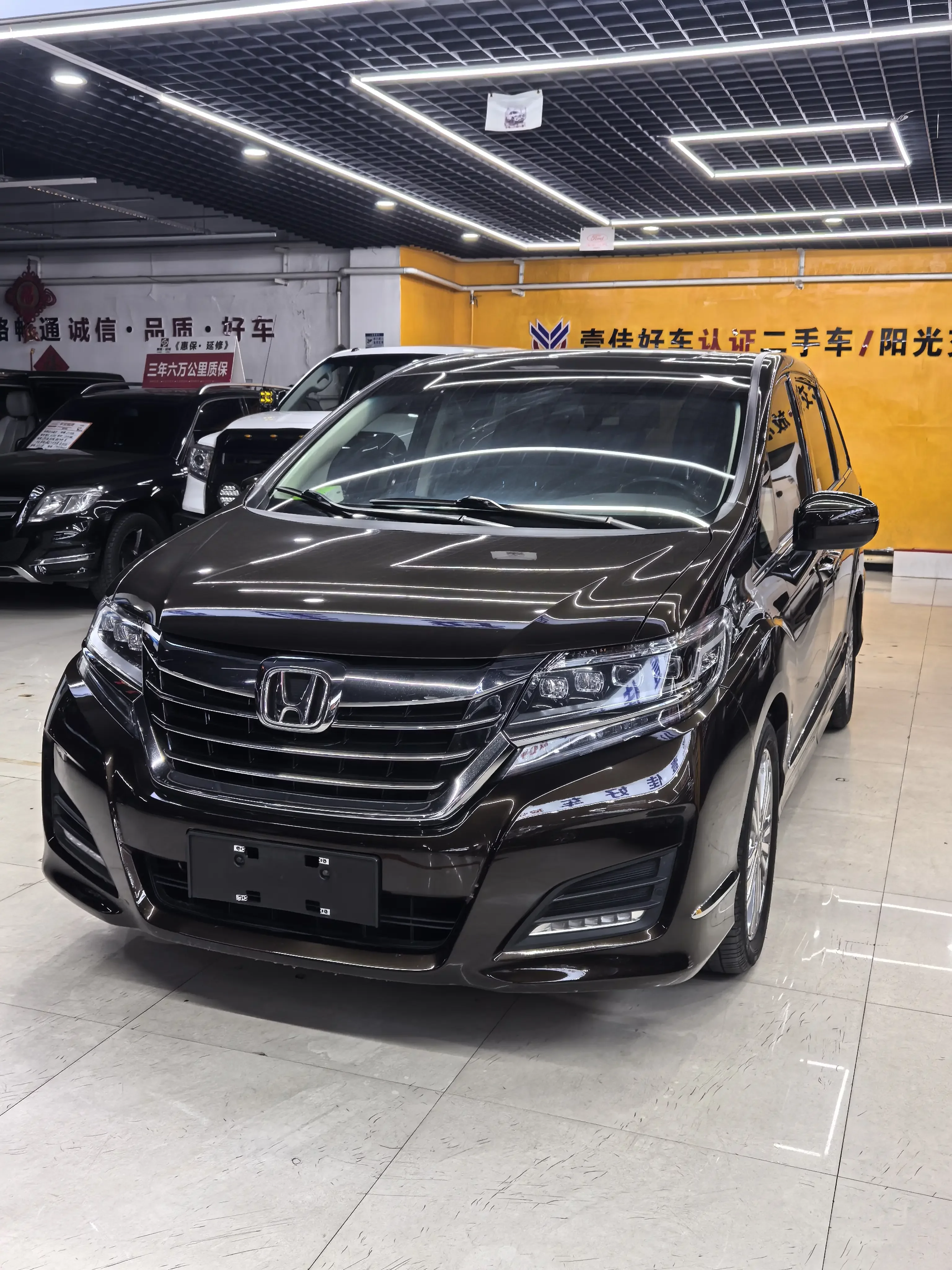 Honda Elysion (Alison)  из Китая