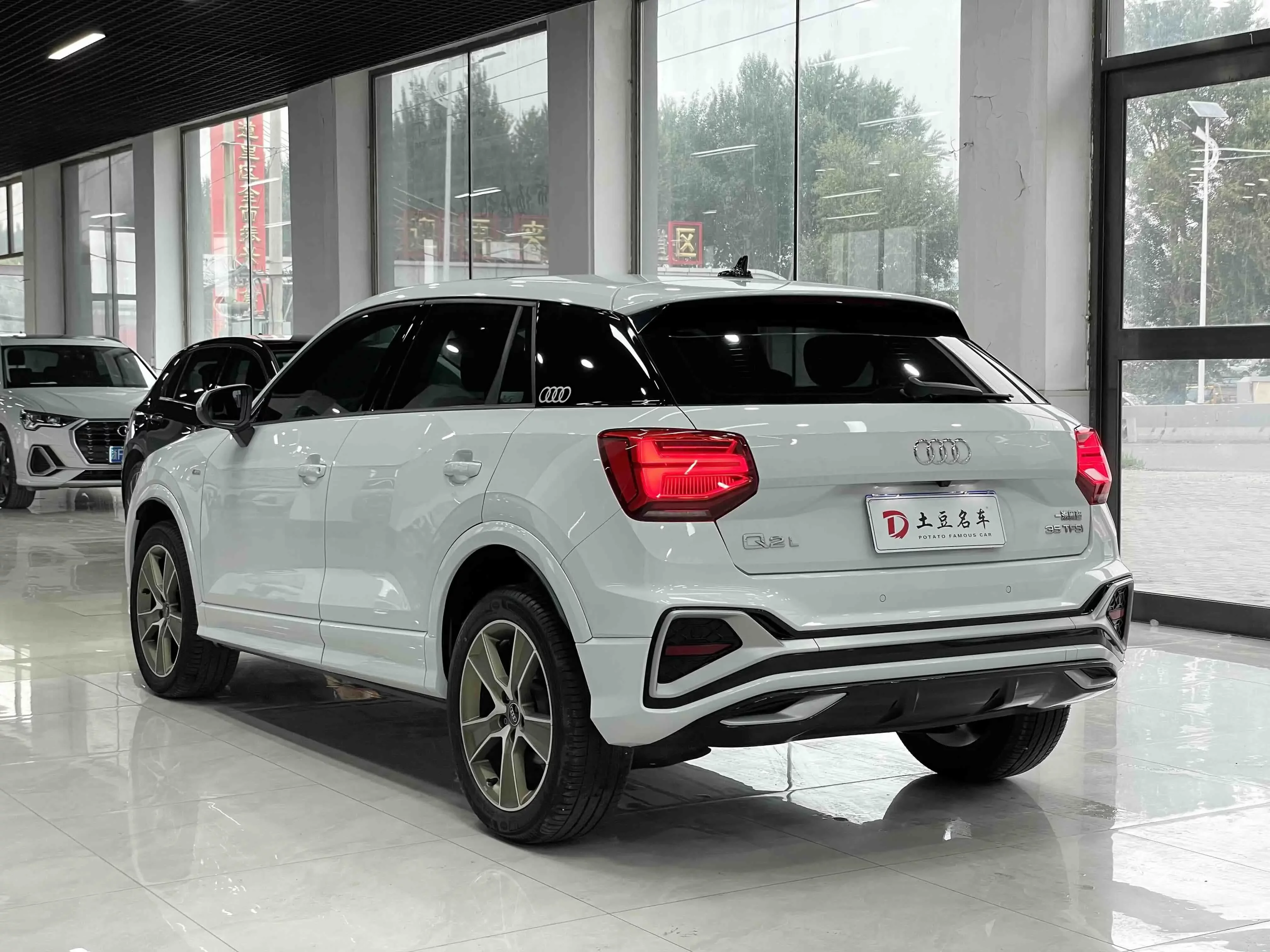 Audi Q2L