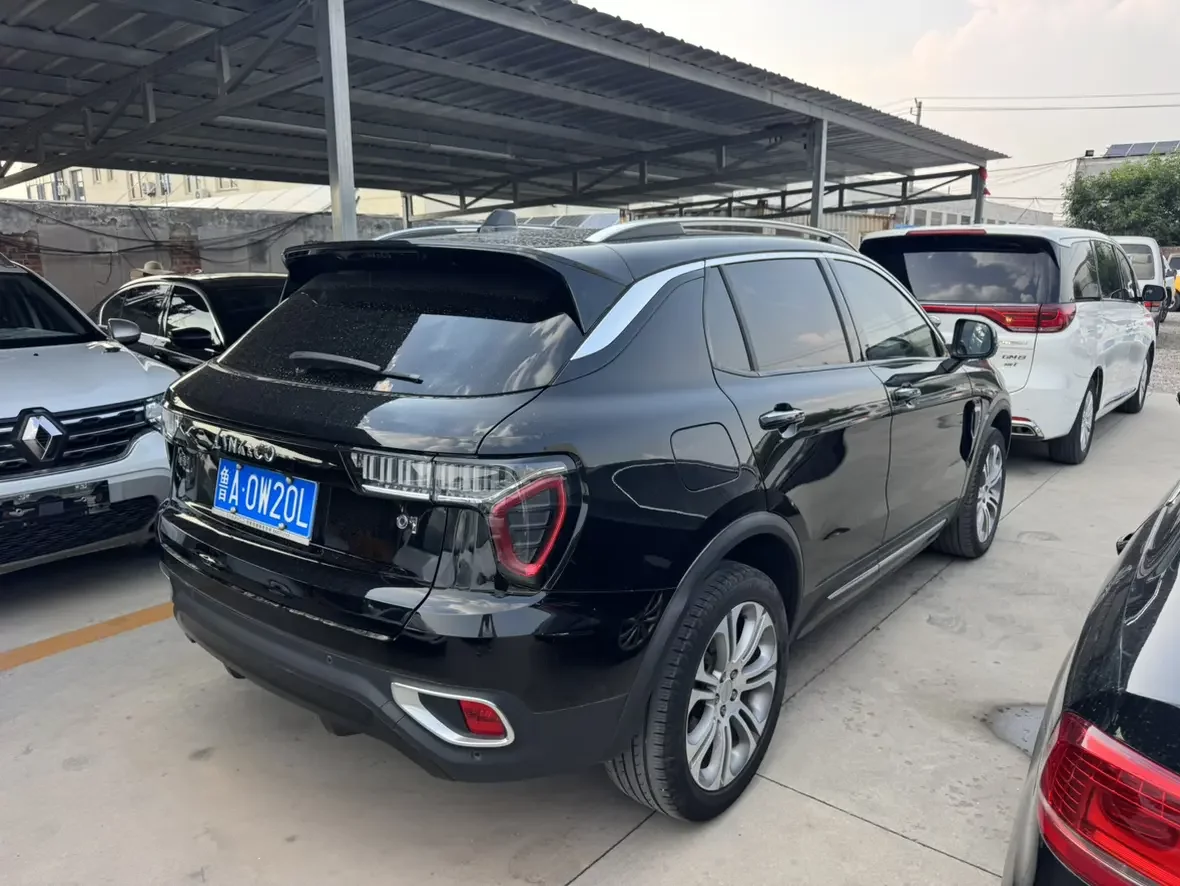 Lynk & Co 01