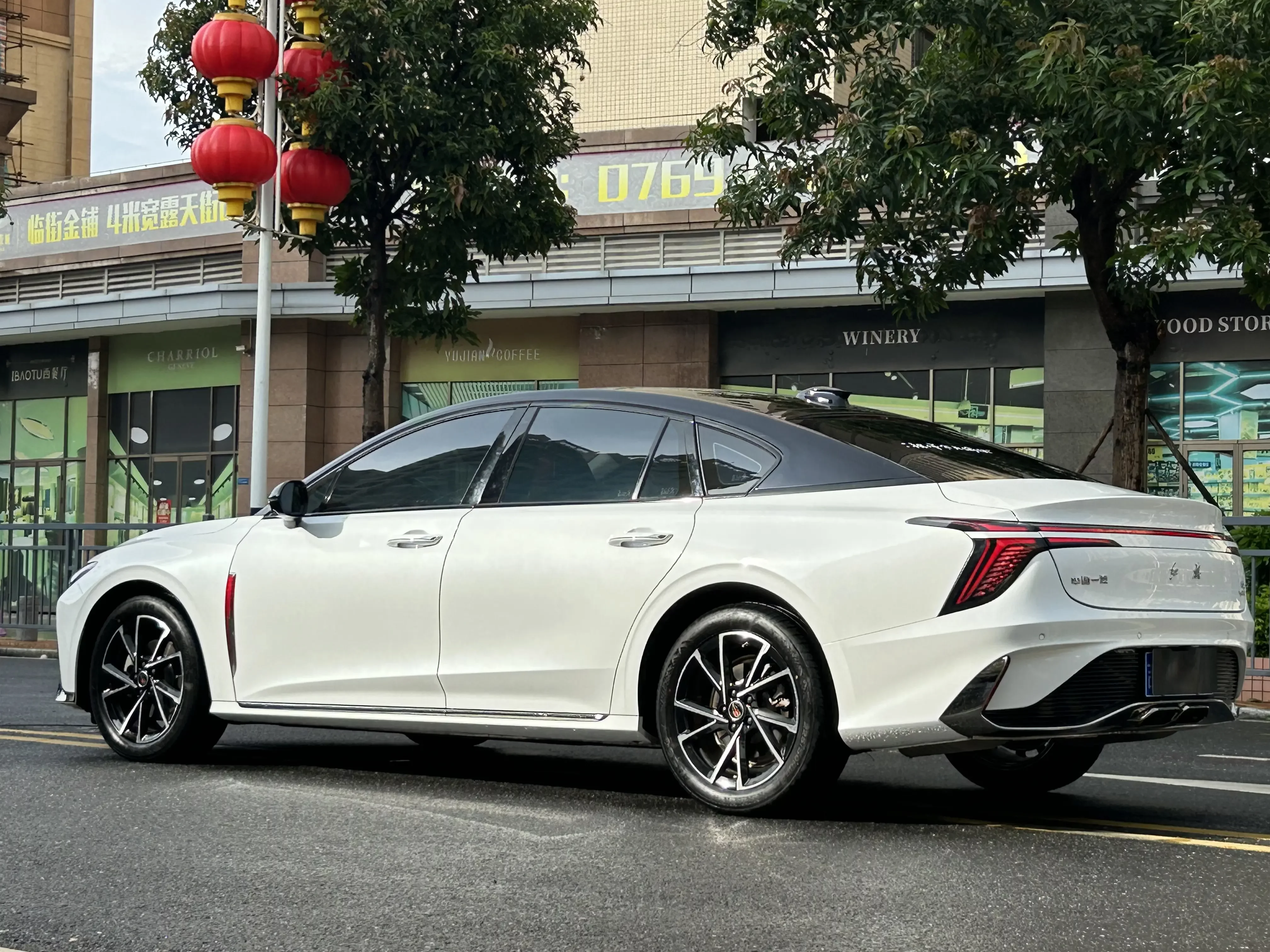 Hongqi H6