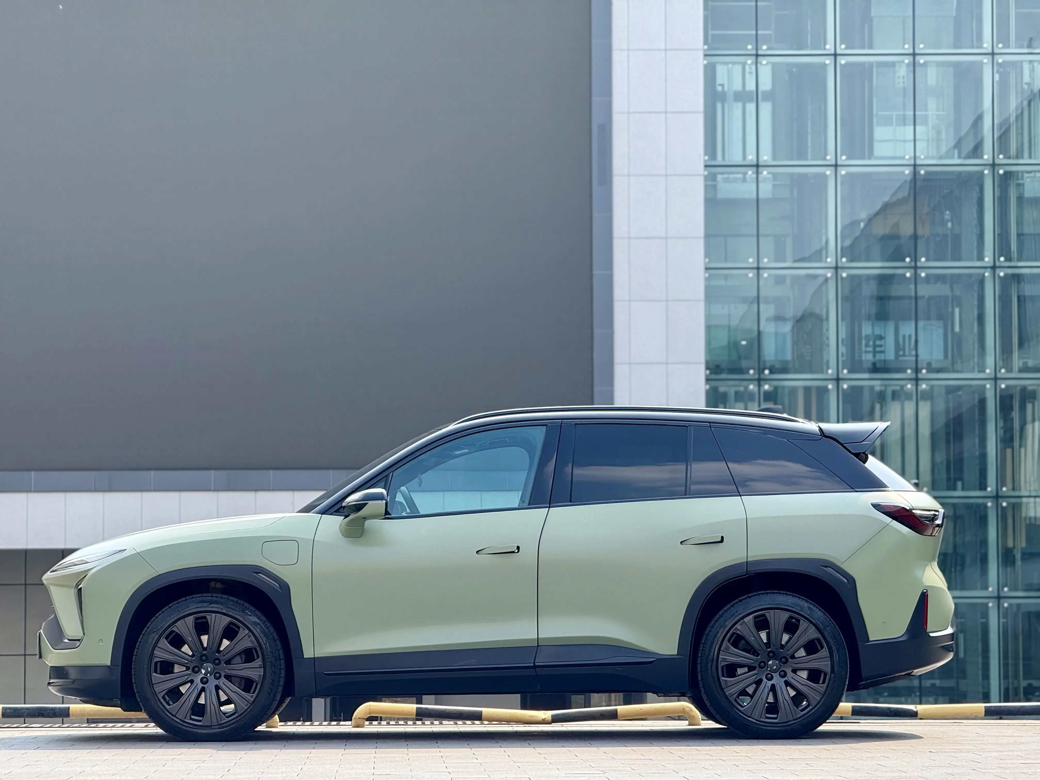NIO ES6