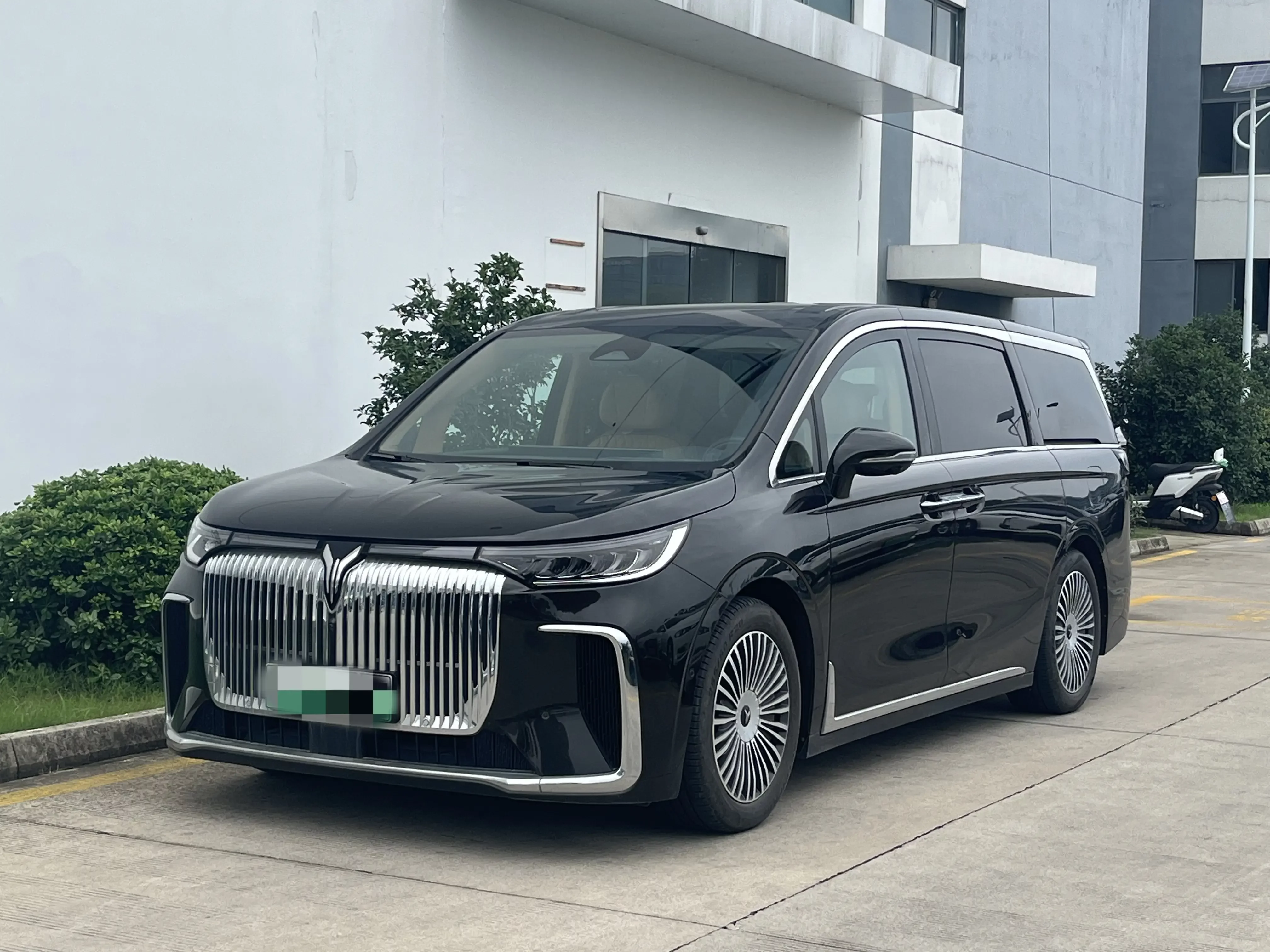 Voyah Lantu Dreamer PHEV  из Китая