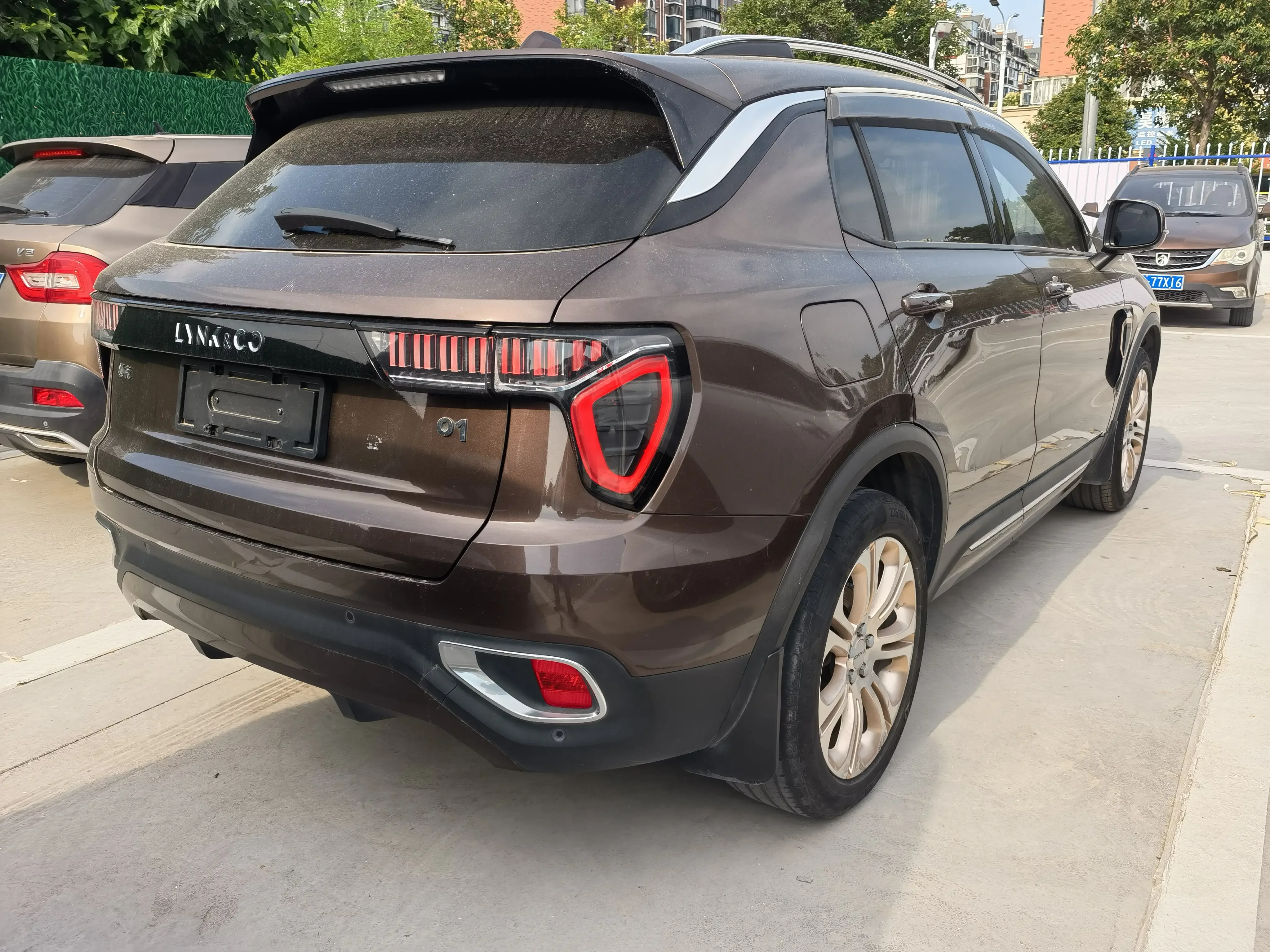 Lynk & Co 01