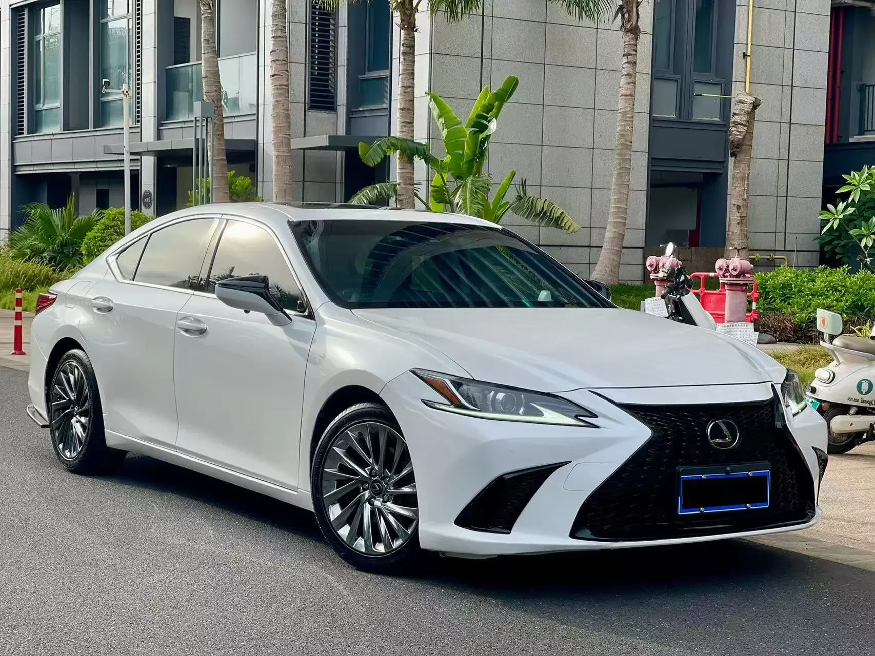 Lexus ES