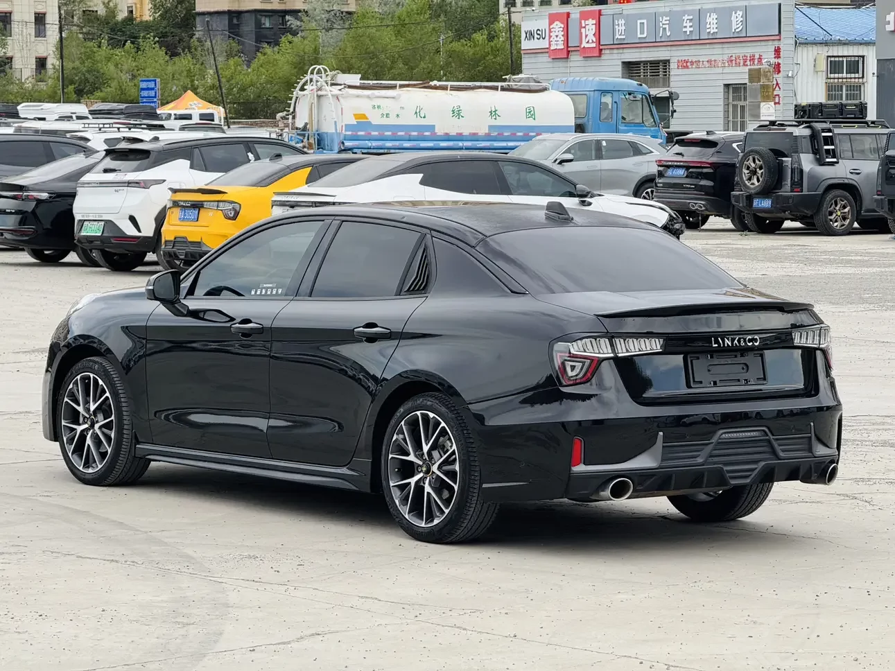 Lynk & Co 03