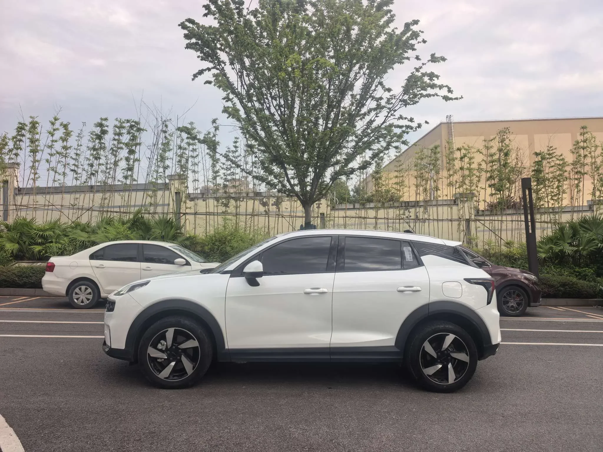 Lynk & Co 06 EM-P