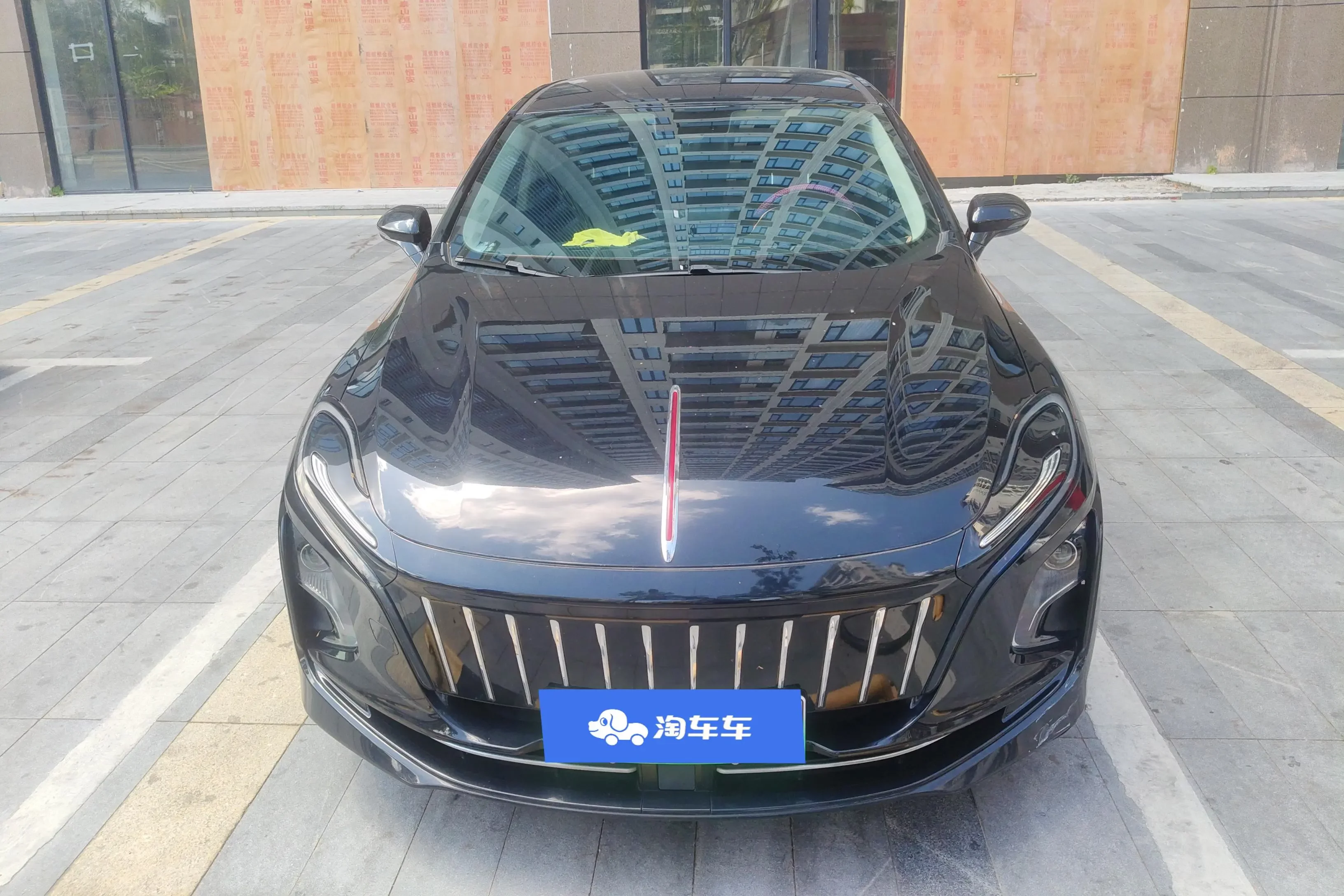 Hongqi E-QM5