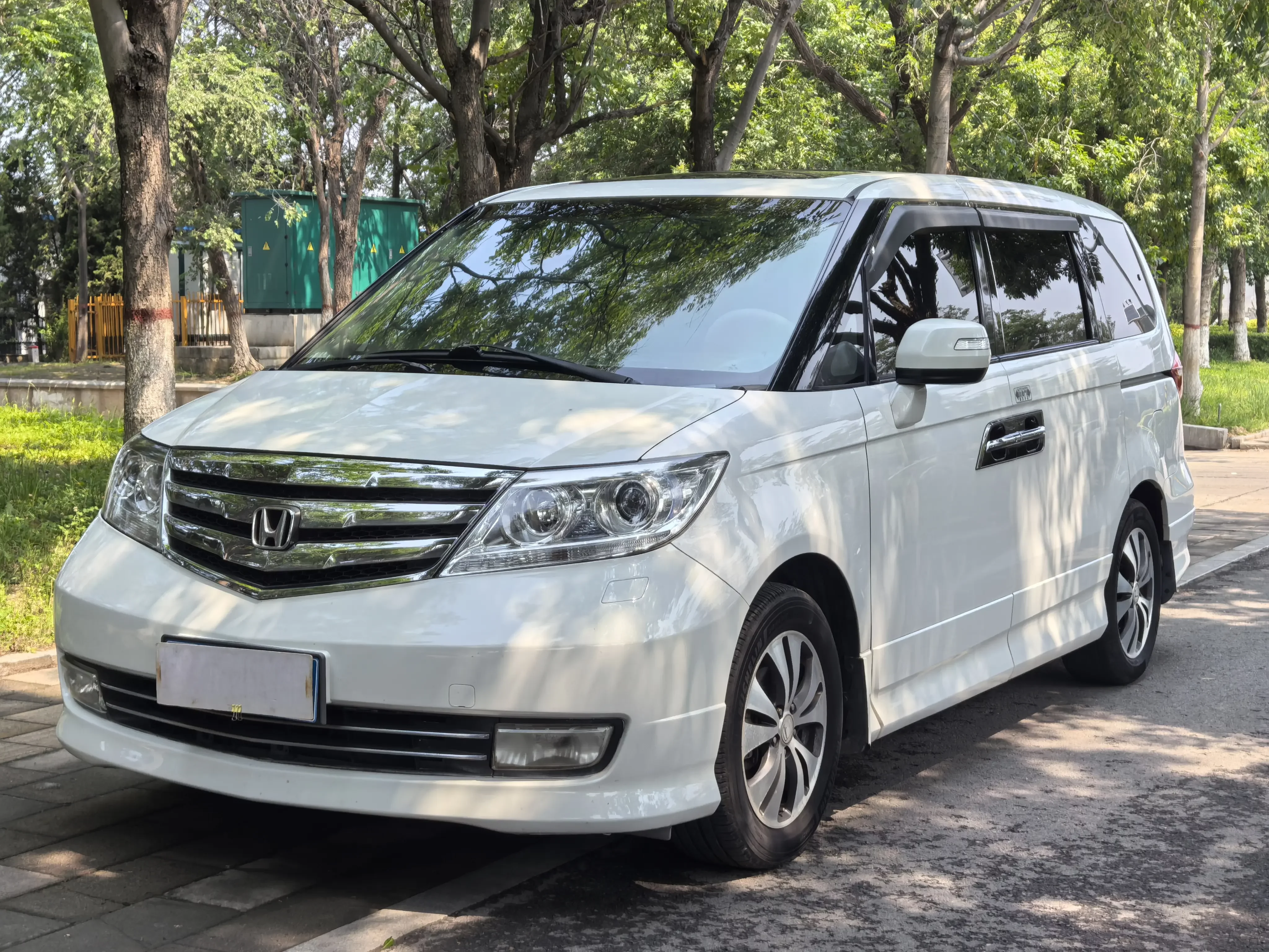 Honda Elysion (Alison)  из Китая
