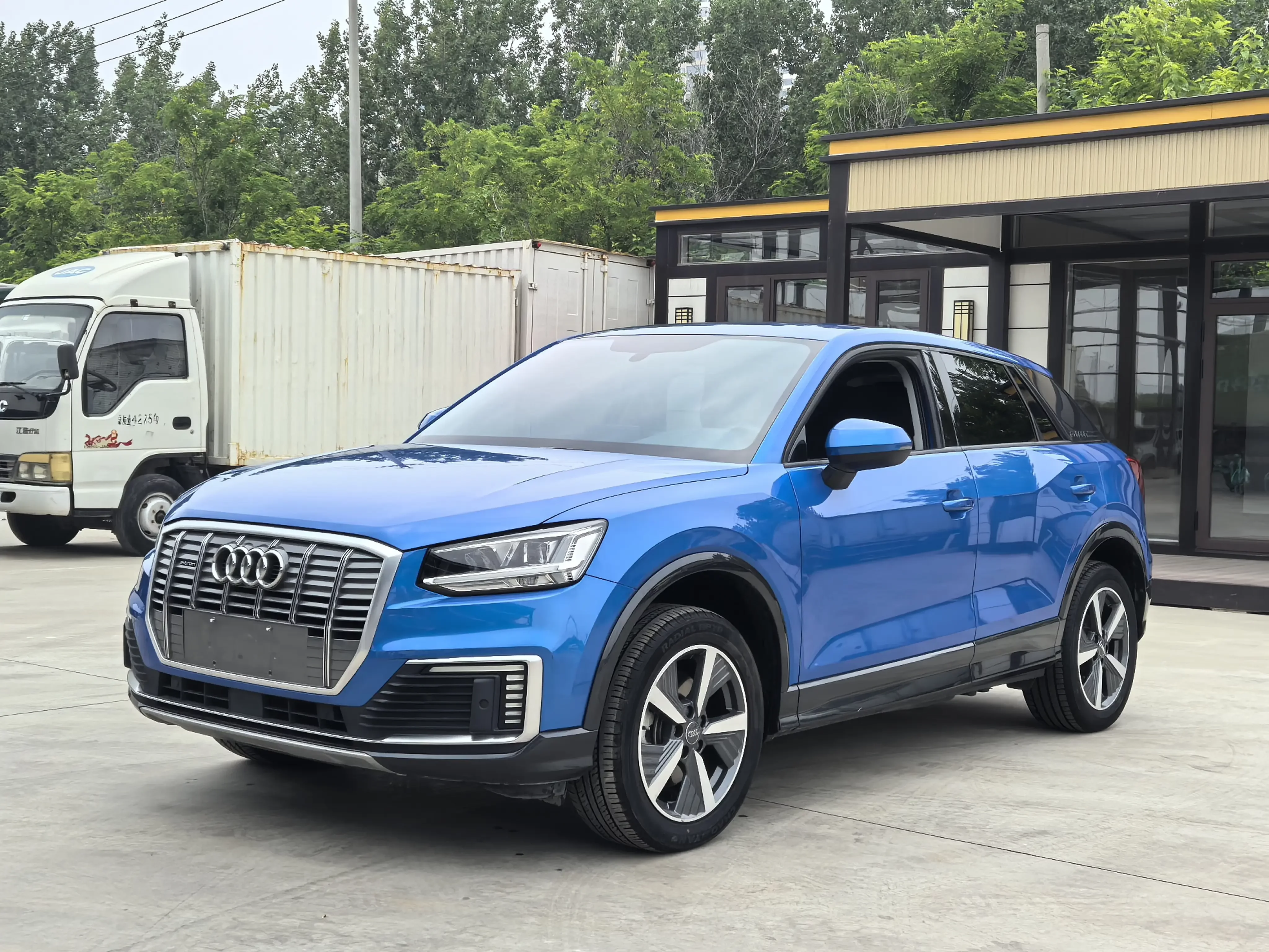 Audi Q2L e-tron