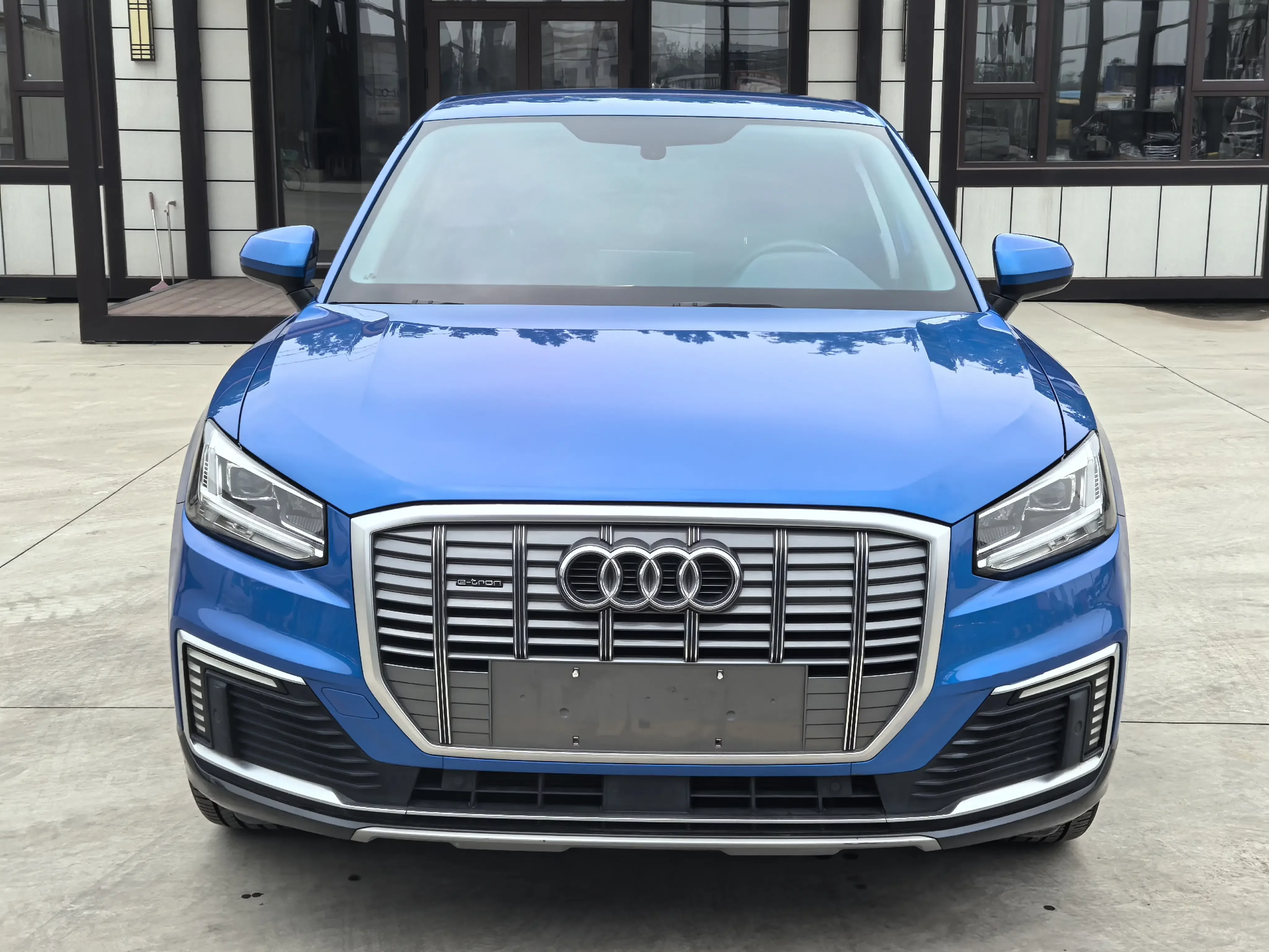 Audi Q2L e-tron