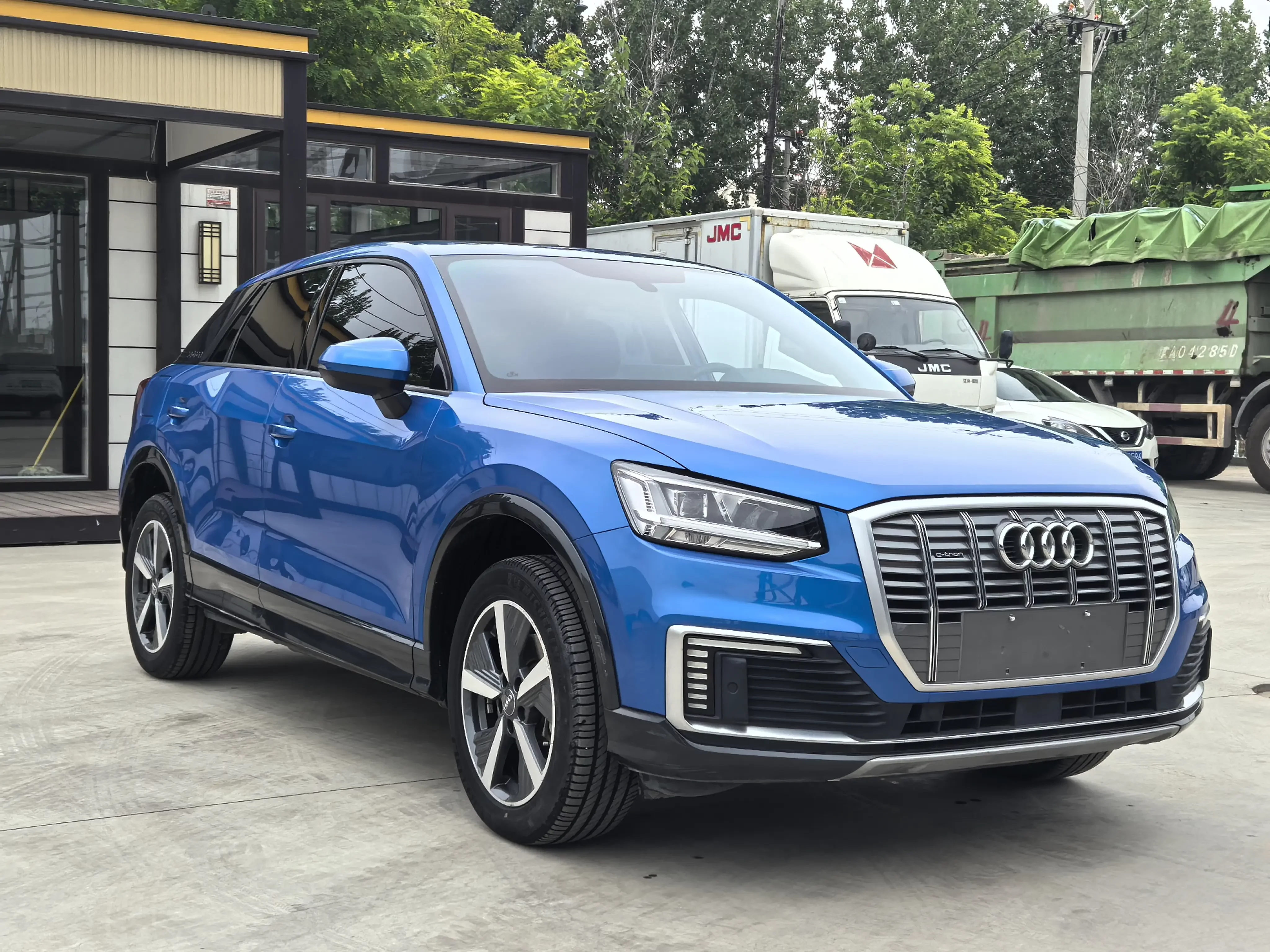 Audi Q2L e-tron