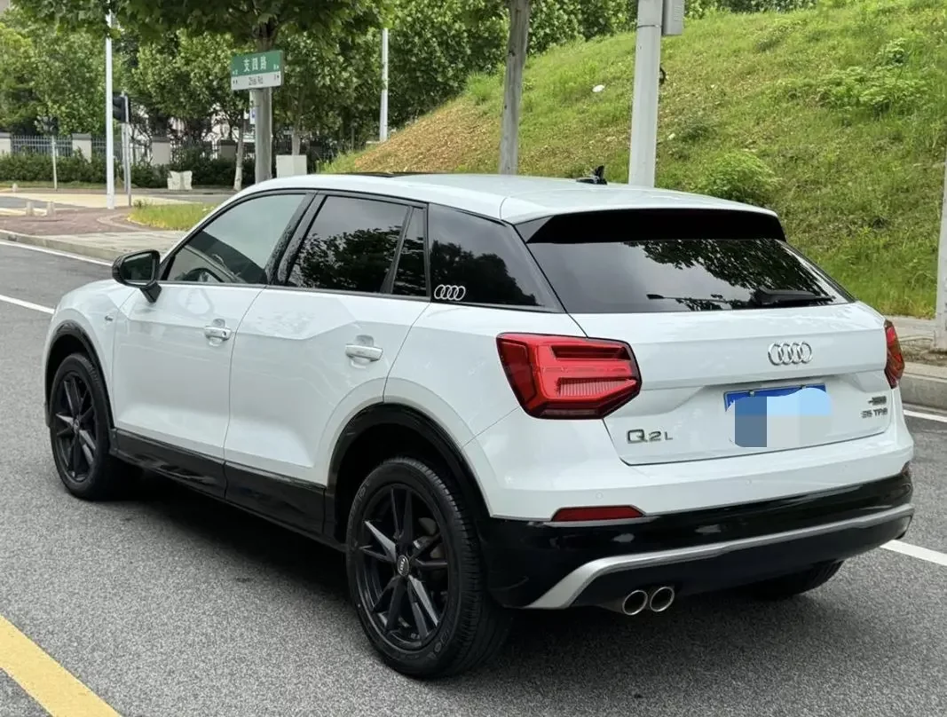 Audi Q2L