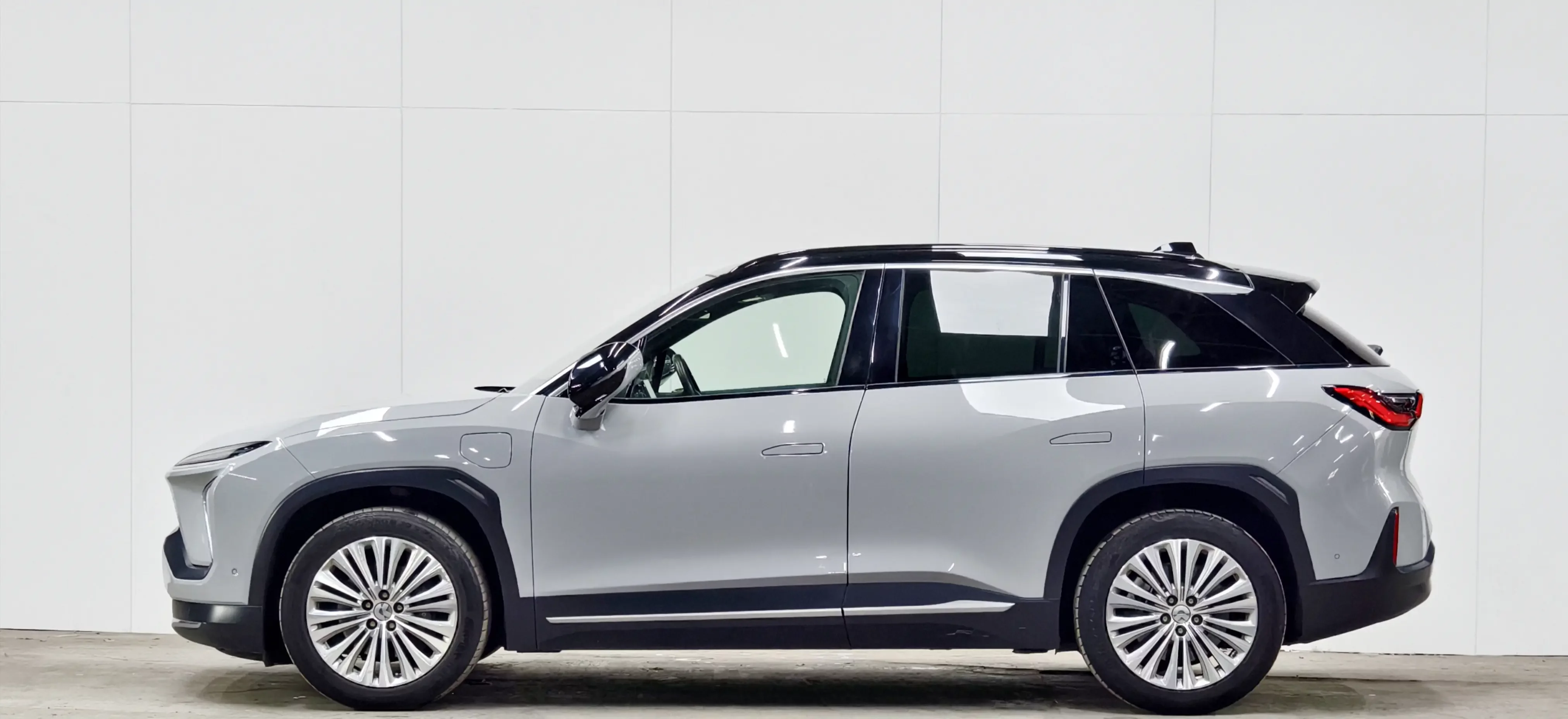 NIO ES6