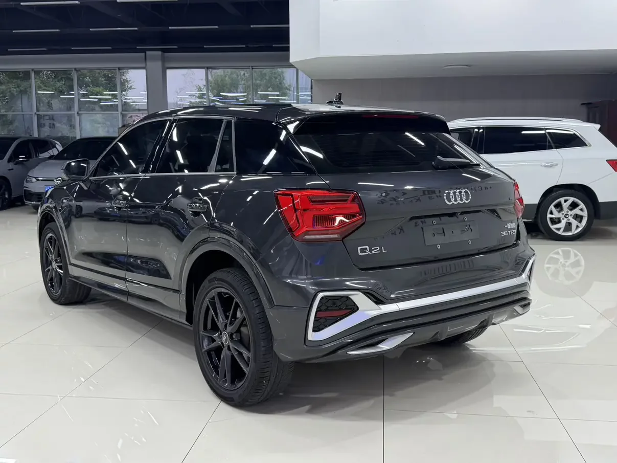 Audi Q2L