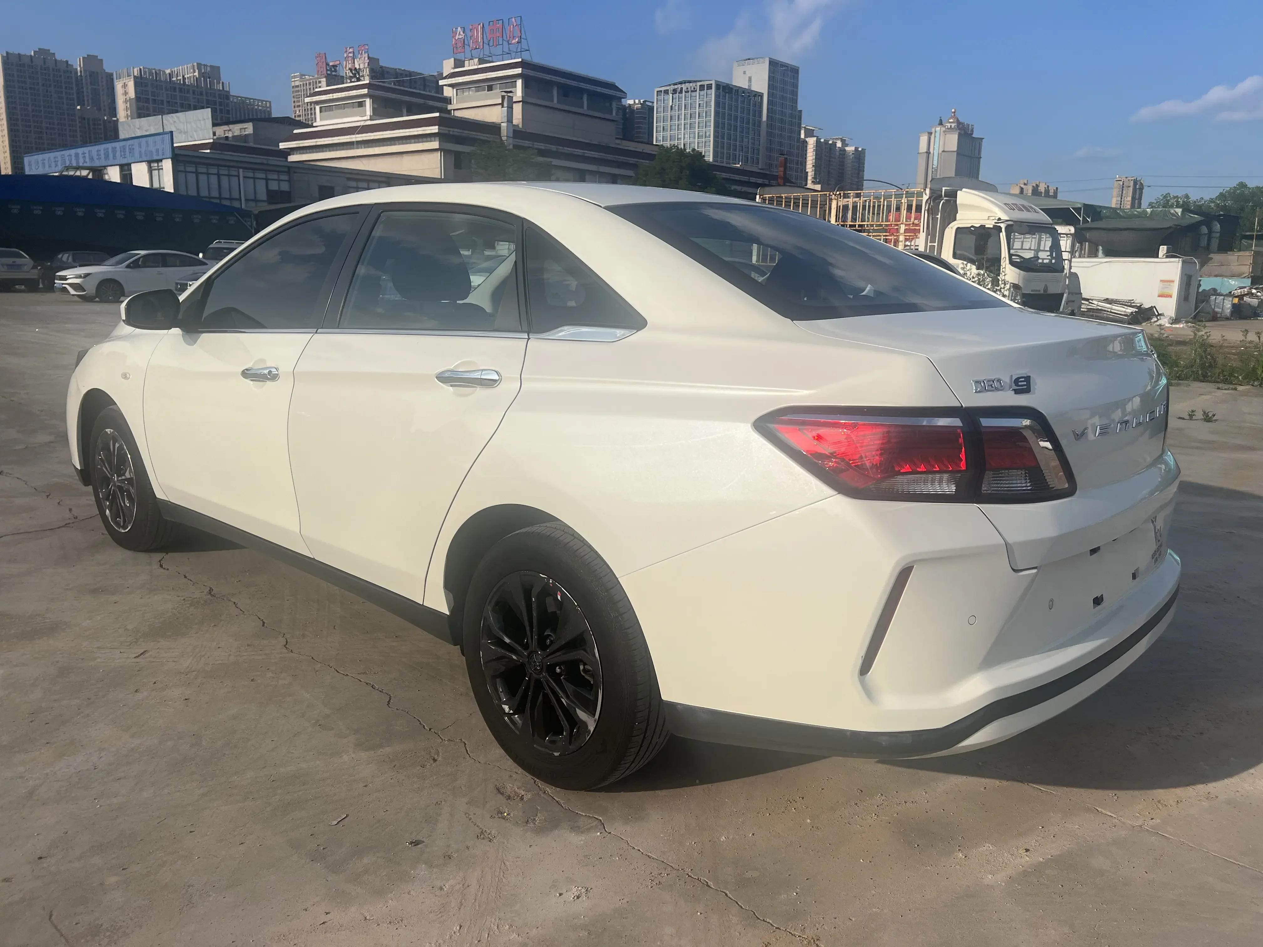 Kai Chen Venucia D60 EV