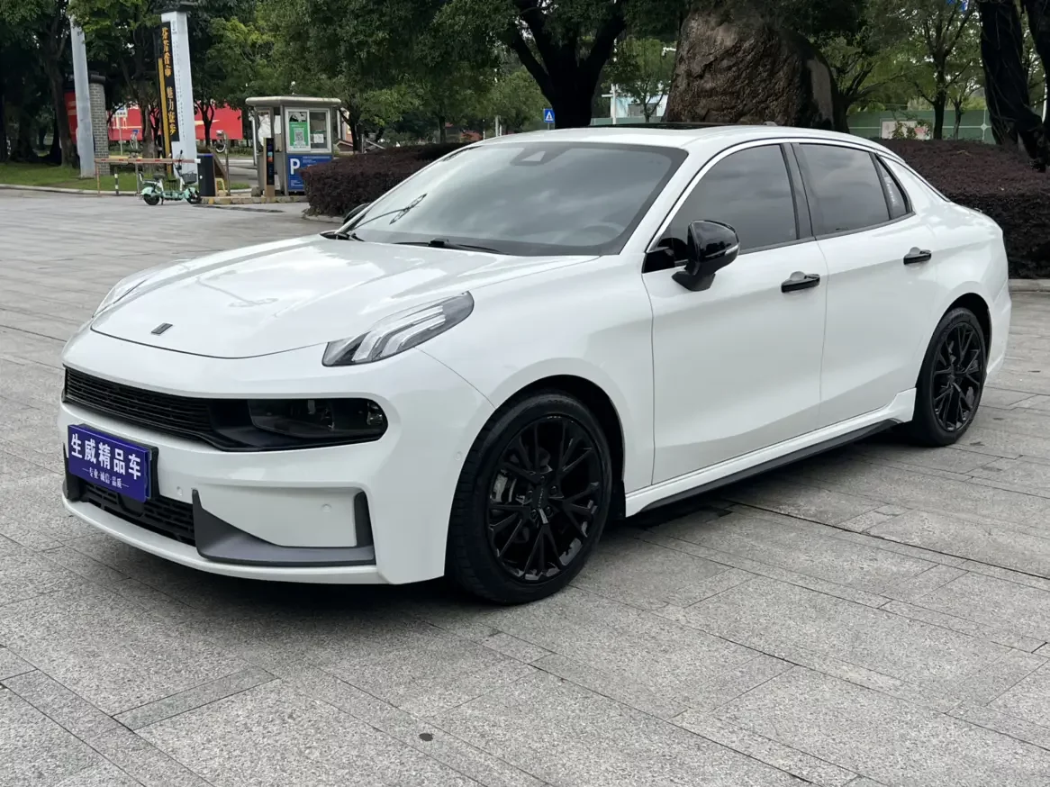 Lynk & Co 03