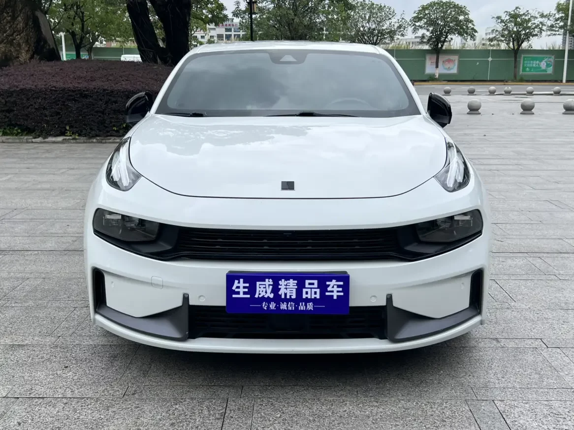 Lynk & Co 03