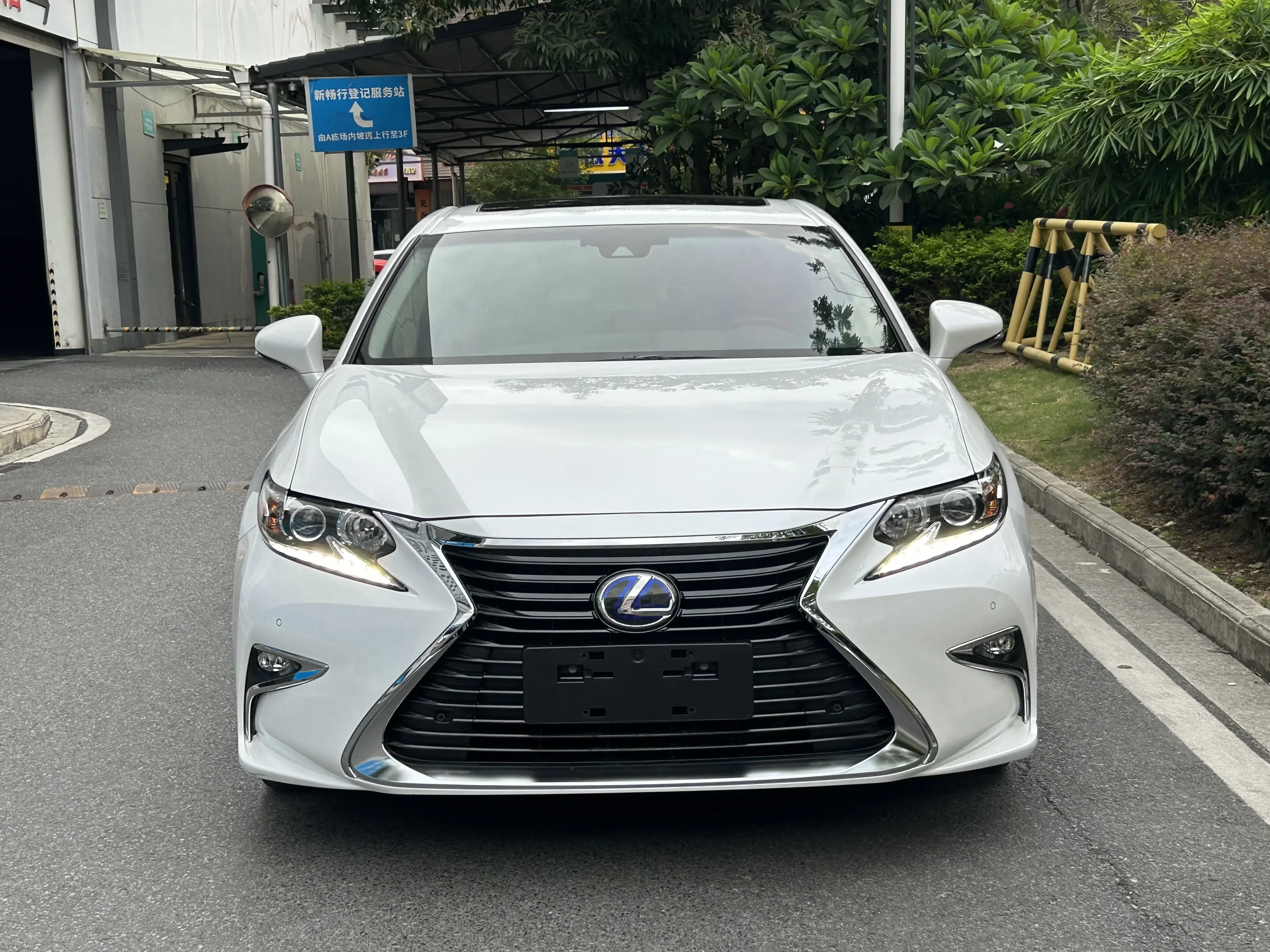 Lexus ES