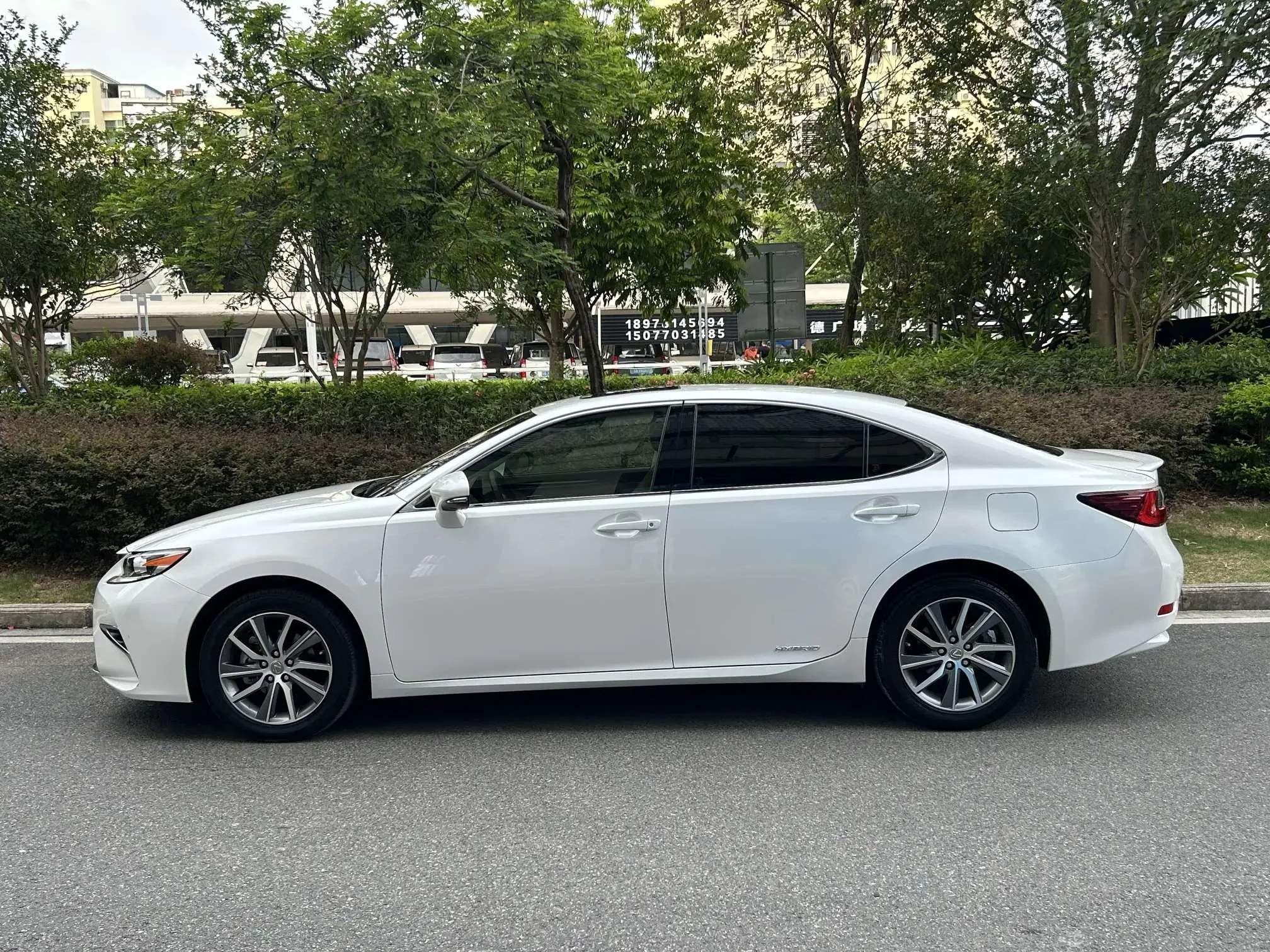 Lexus ES