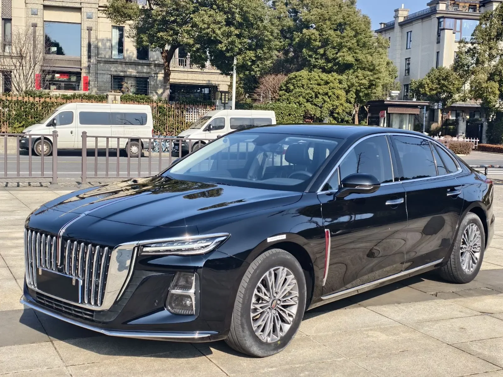Hongqi H5  из Китая