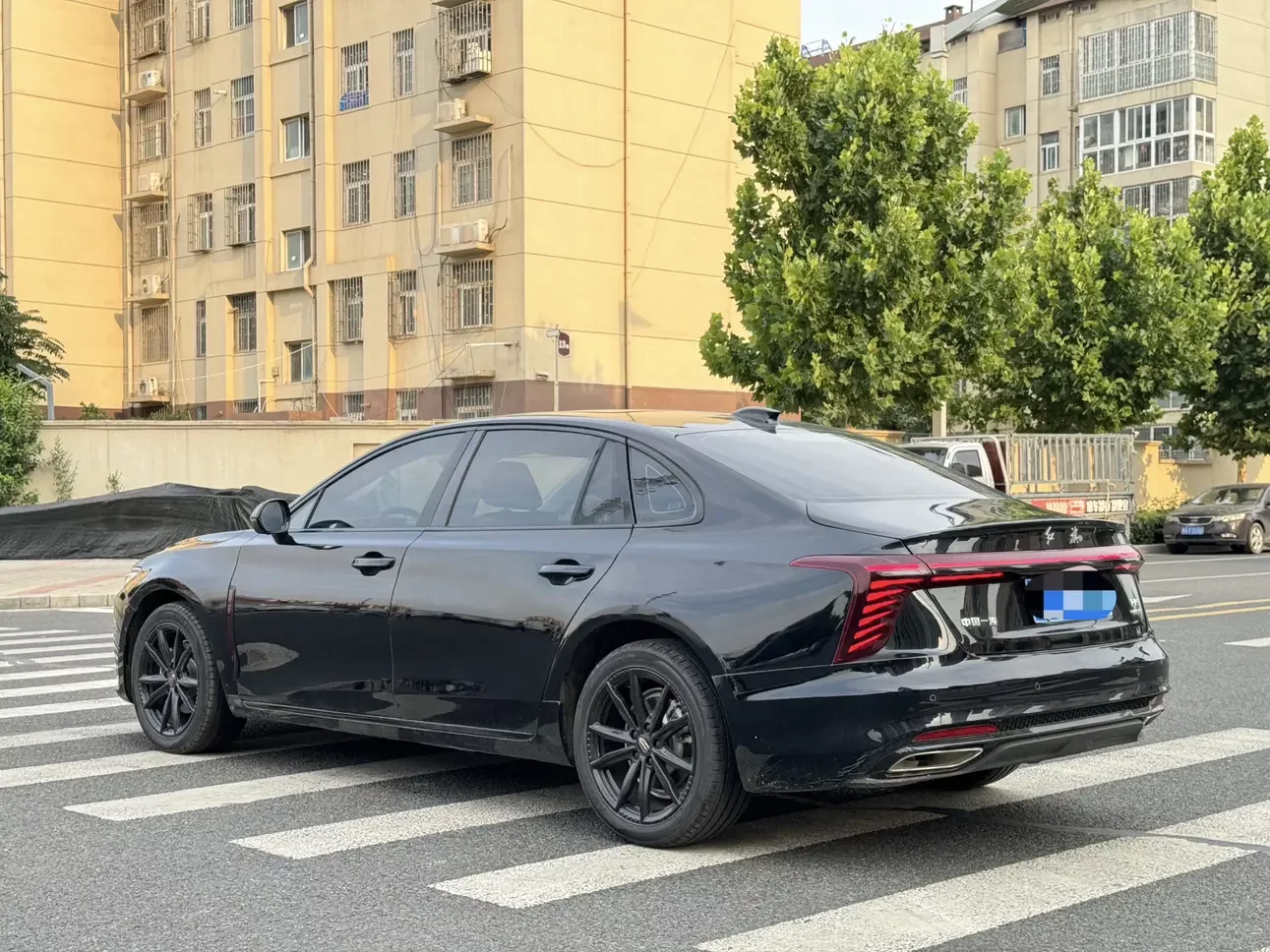 Hongqi H5