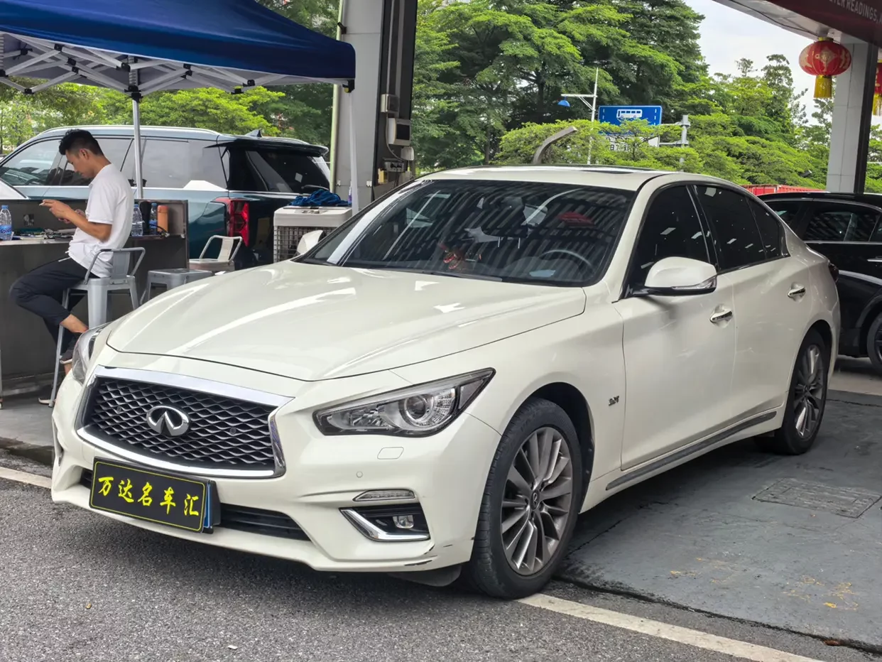 Infiniti Q50L