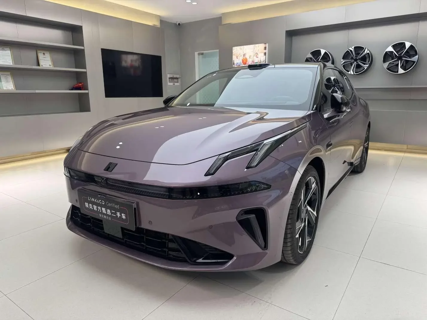 Lynk & Co 07 EM-P